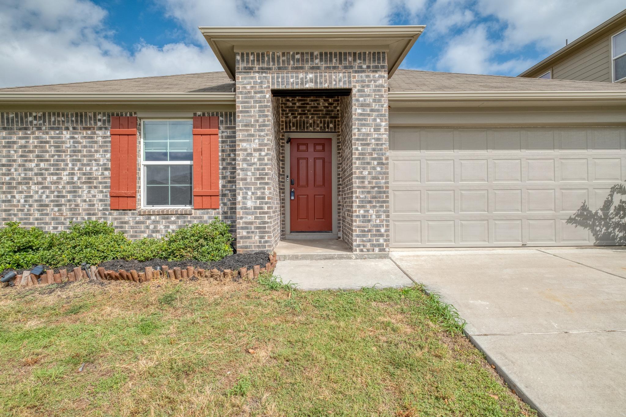 5712 Xene DR
