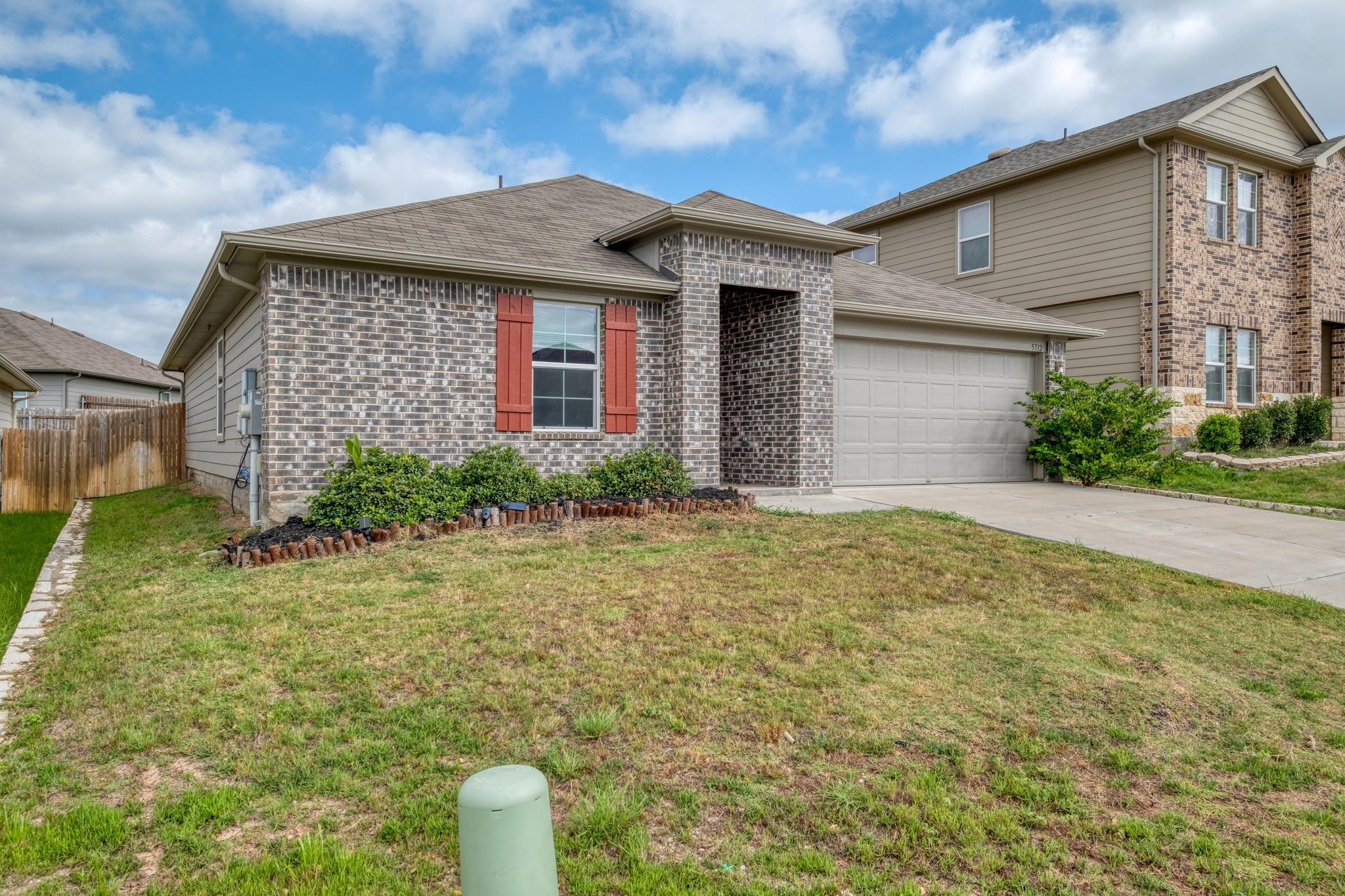 5712 Xene DR
