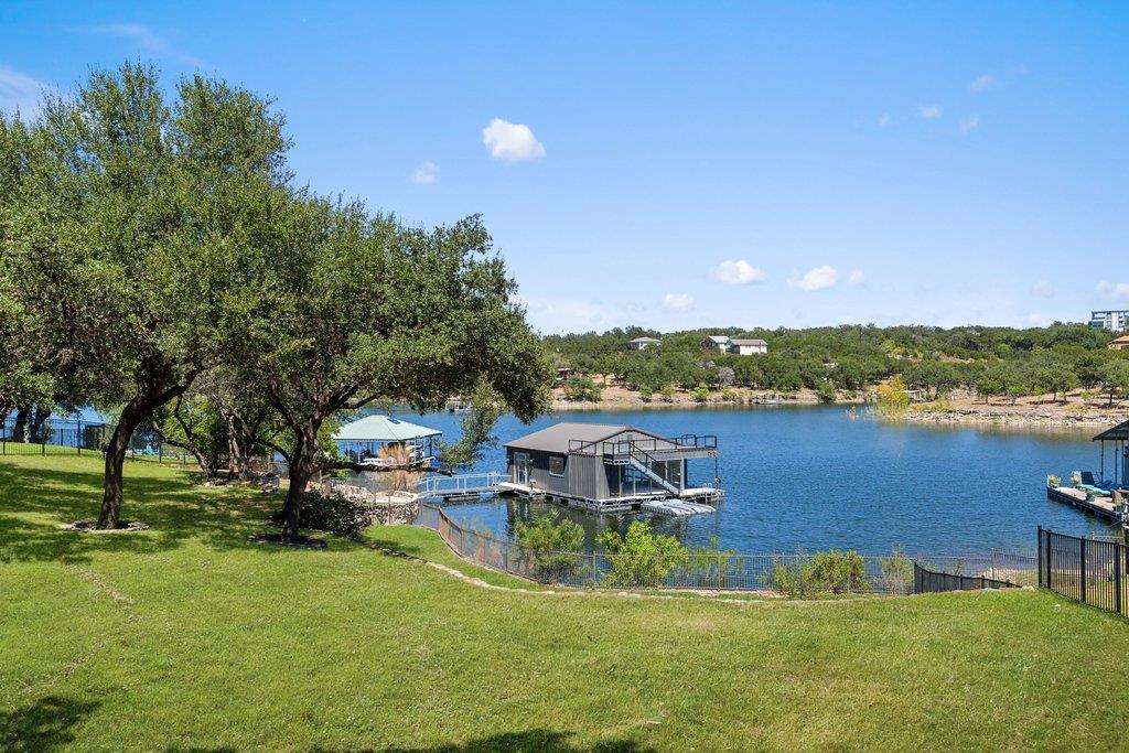 909 Brooks Hollow RD