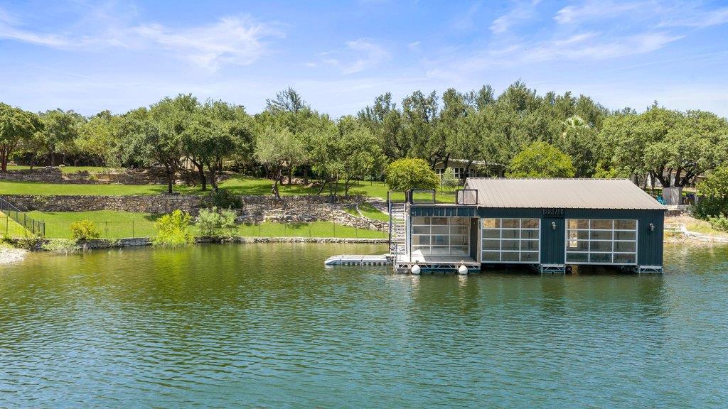 909 Brooks Hollow RD