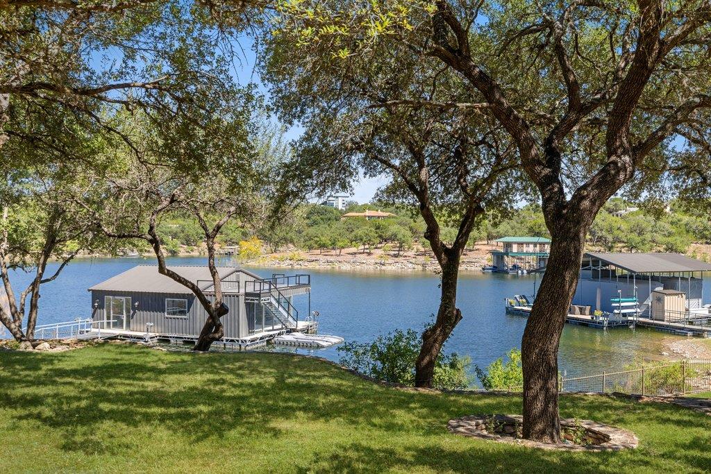 909 Brooks Hollow RD