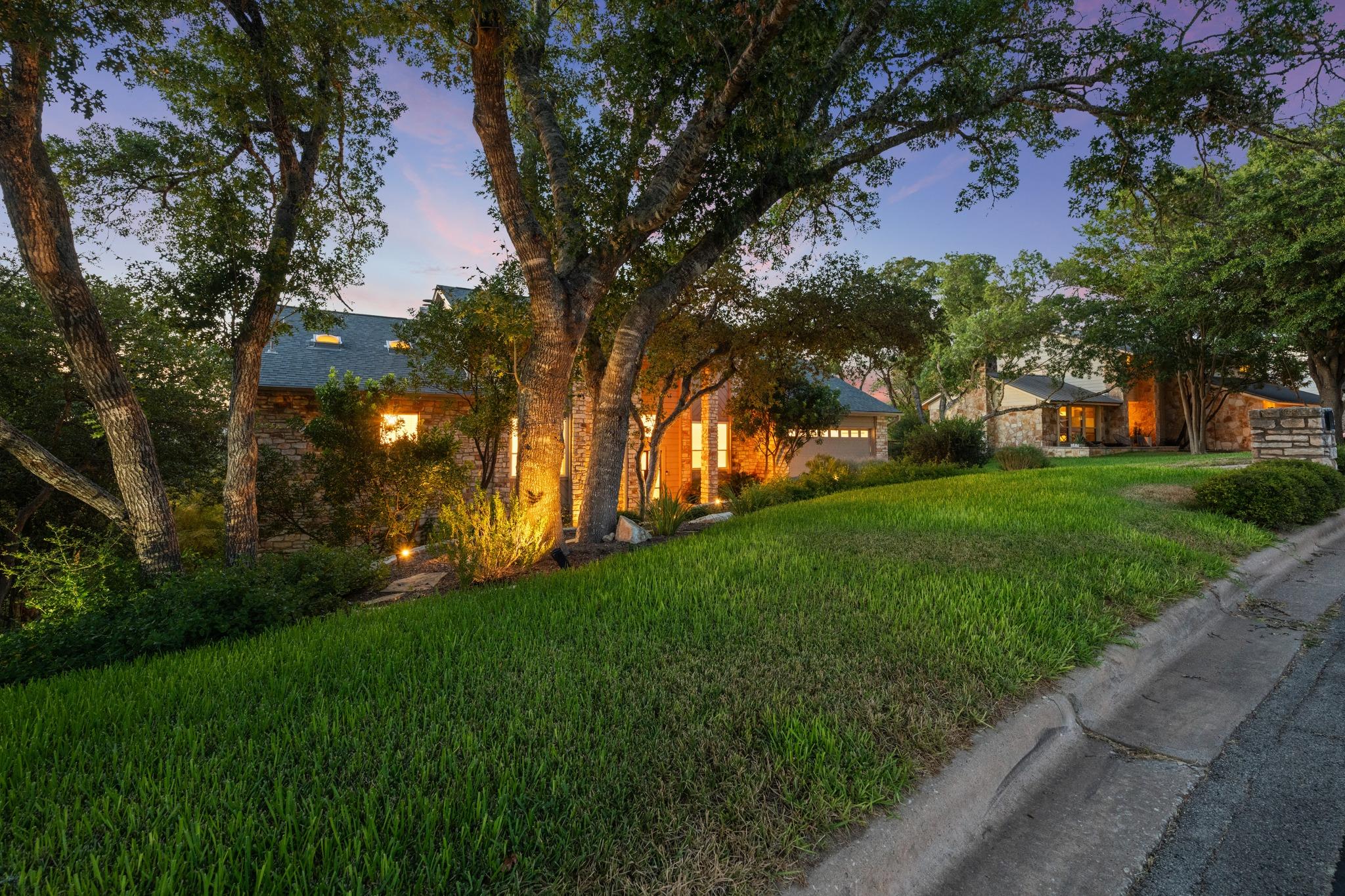 1528 Ben Crenshaw WAY