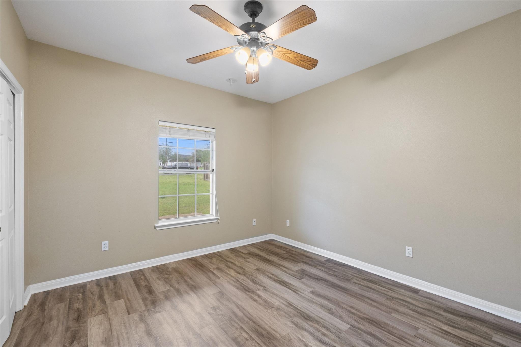 1301 S Quinlan Park RD