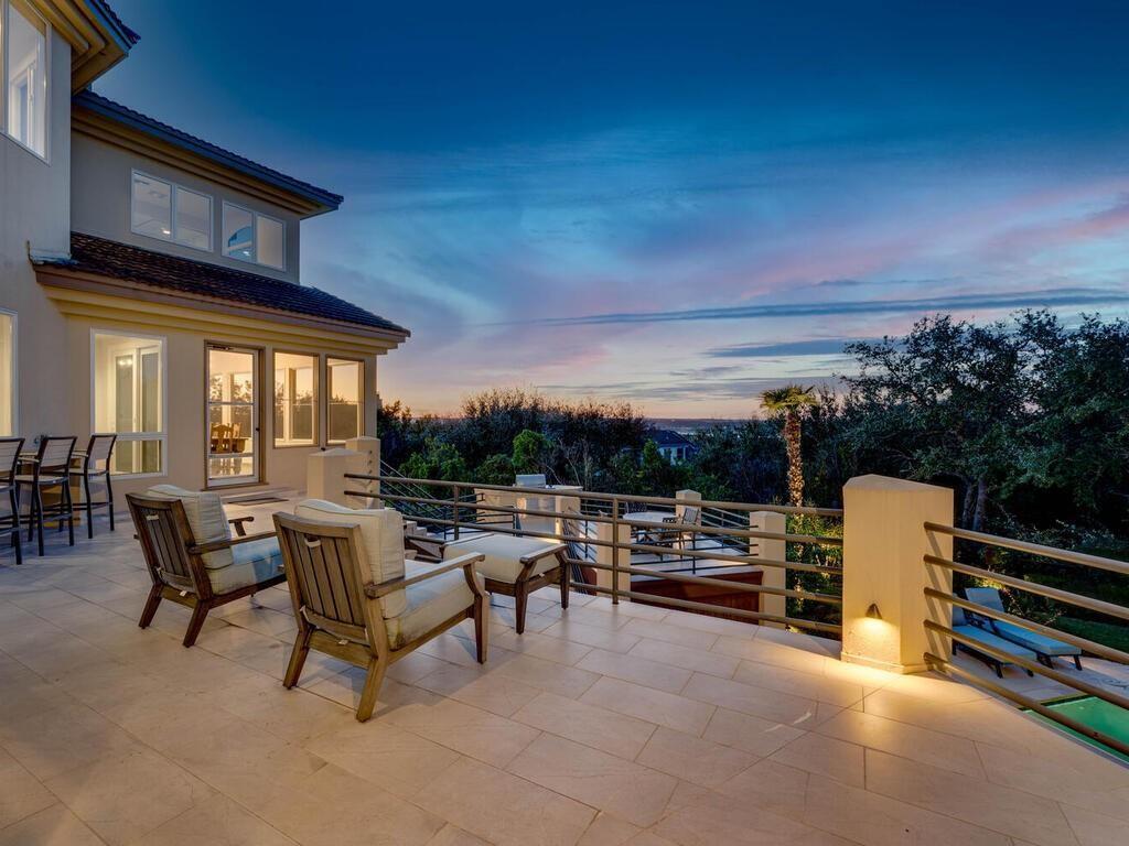 15903 Soleil CT