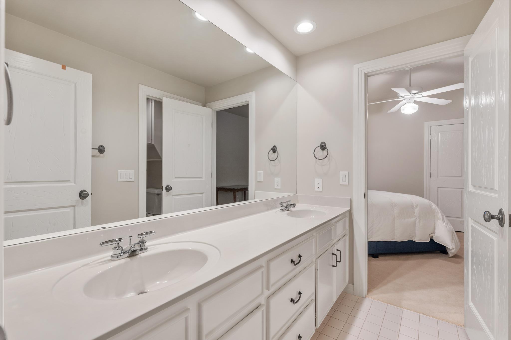 15903 Soleil CT