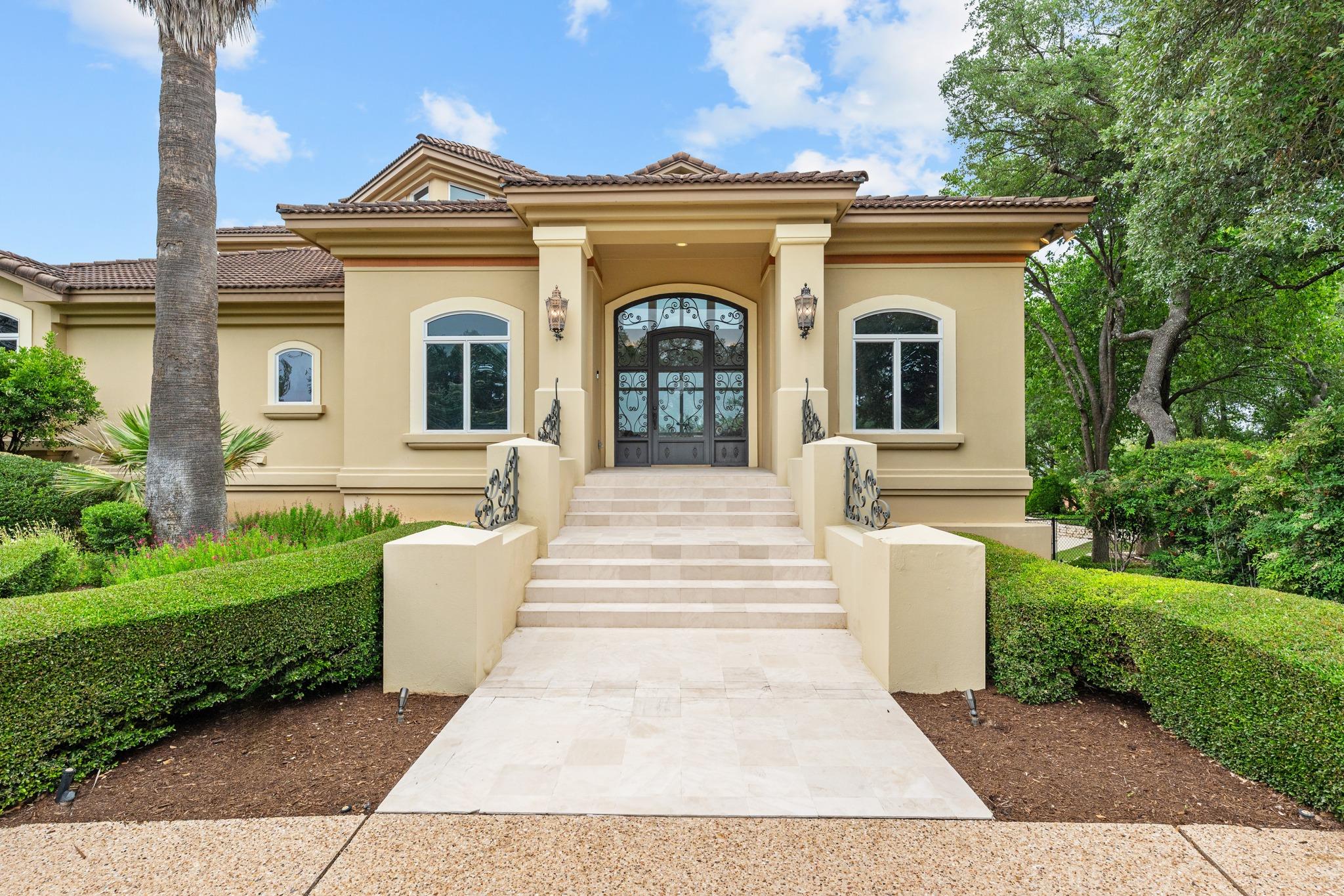 15903 Soleil CT