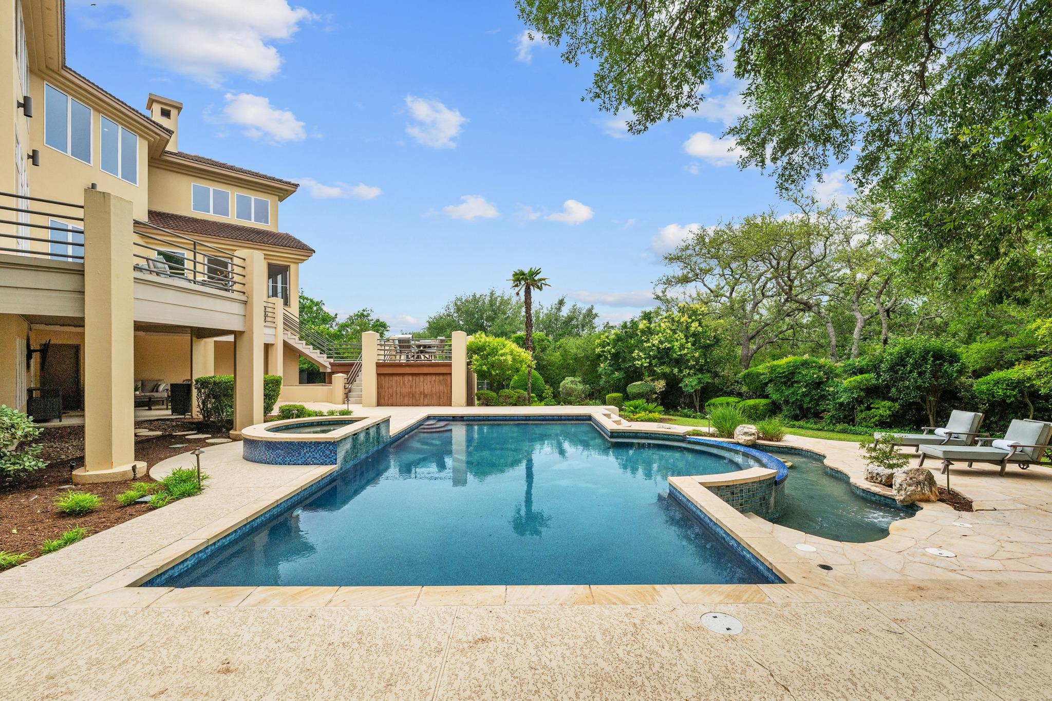 15903 Soleil CT