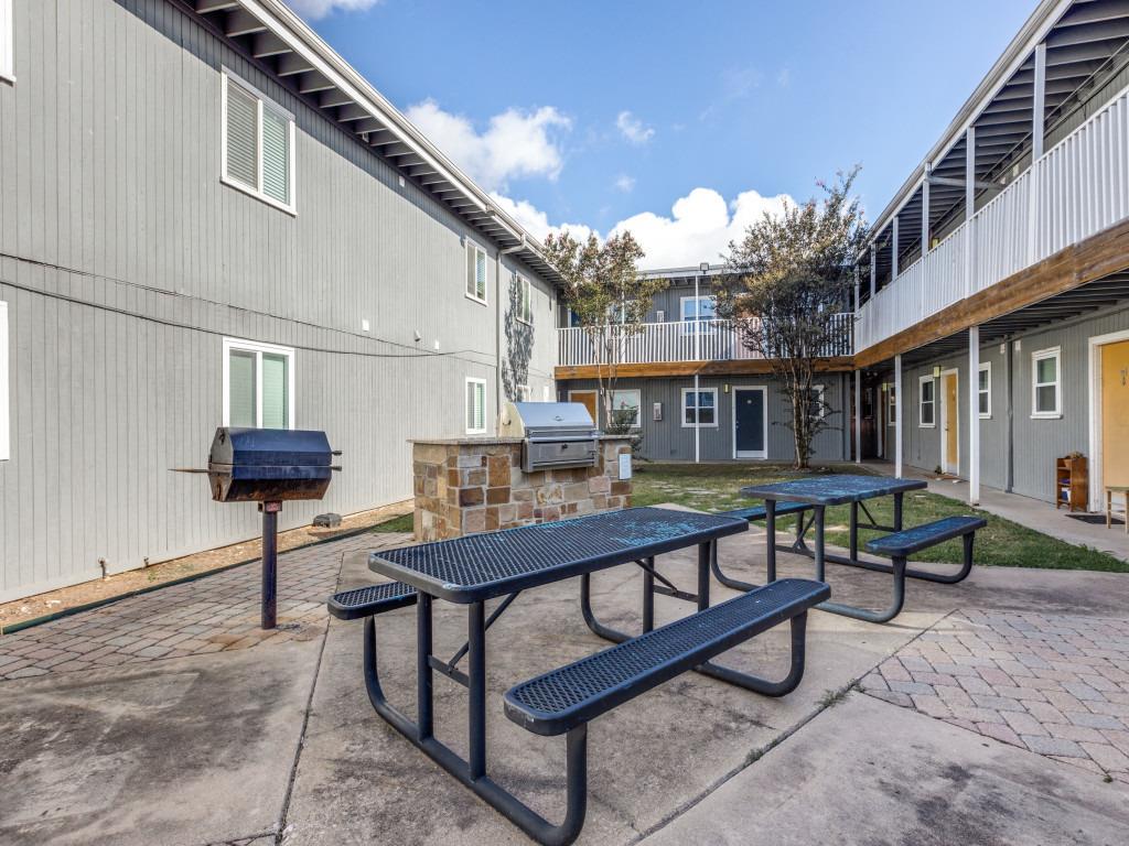 2401 Manor Rd # 218