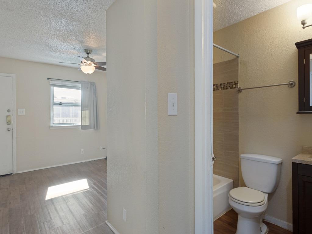 2401 Manor Rd # 218