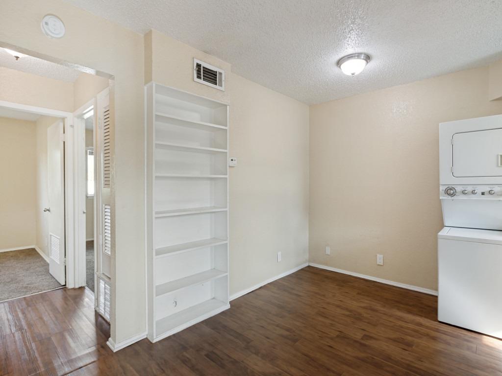 2401 Manor Rd # 218