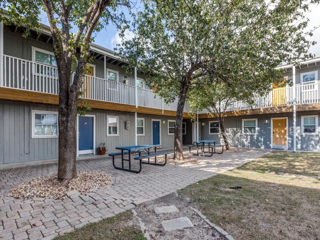 2401 Manor Rd # 218
