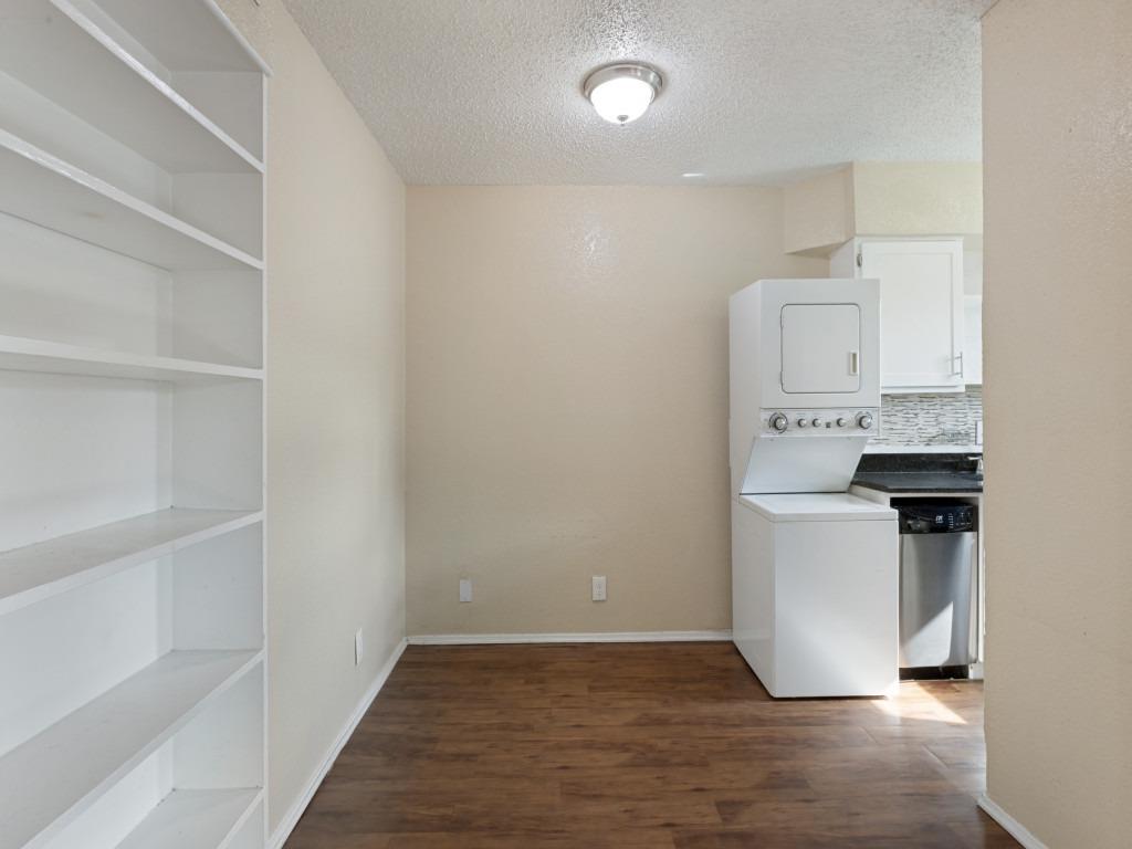 2401 Manor Rd # 218