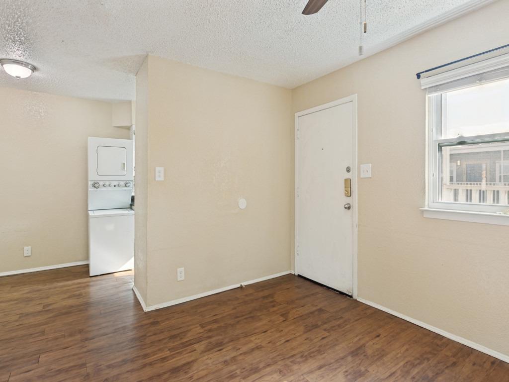 2401 Manor Rd # 218