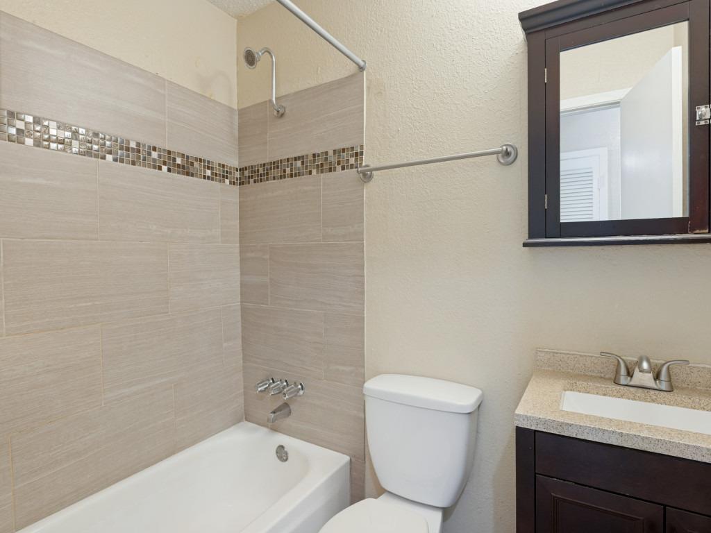 2401 Manor Rd # 218