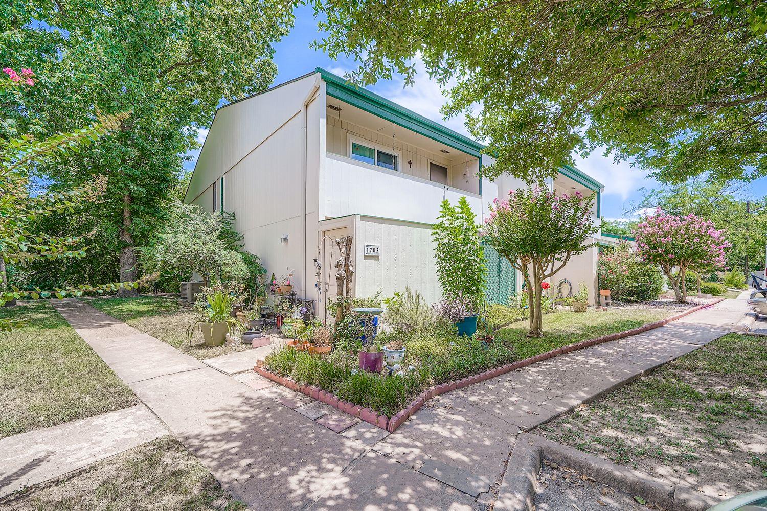 6718 Silvermine DR # 1704