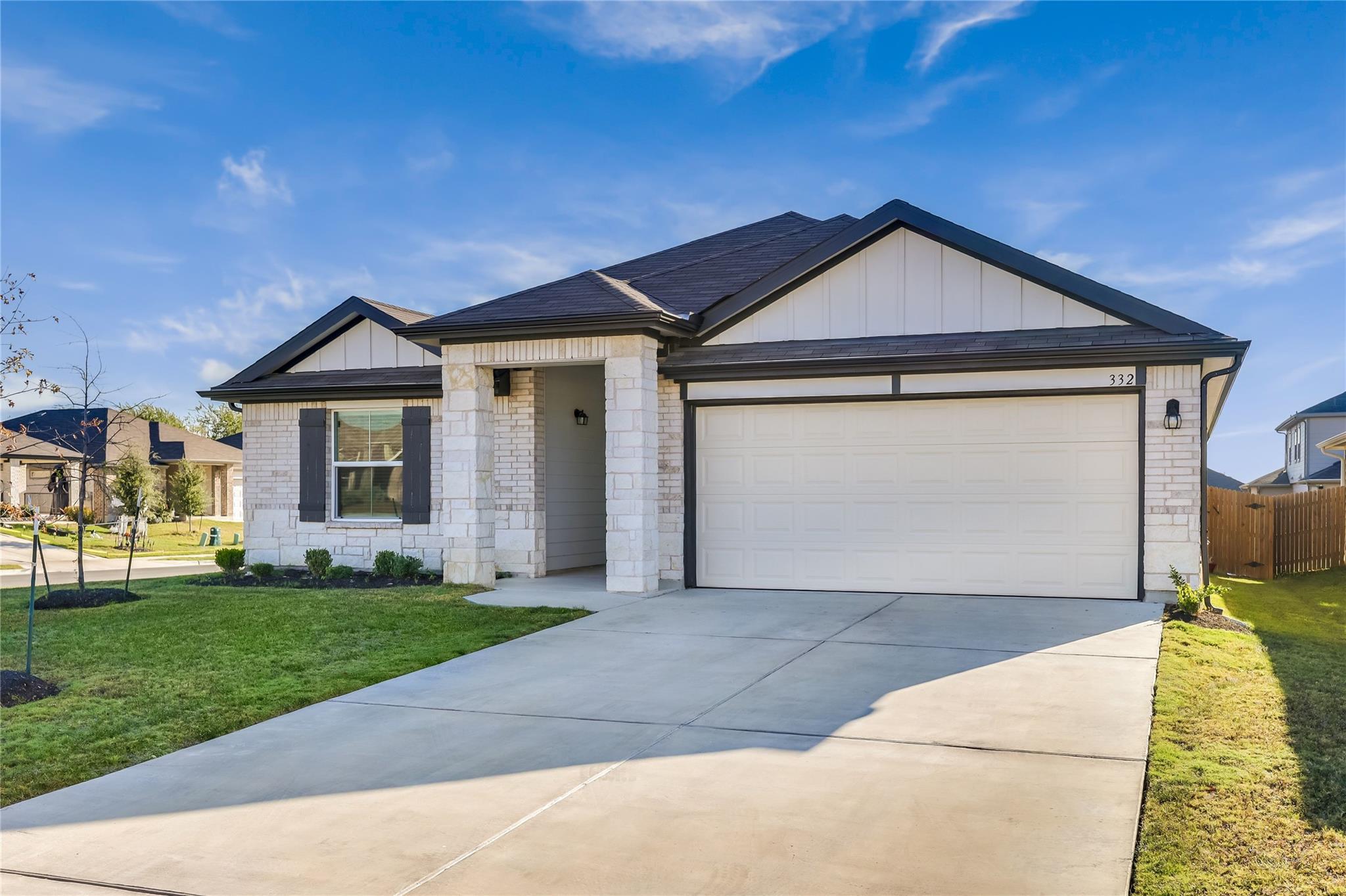 332 Pedernales LN