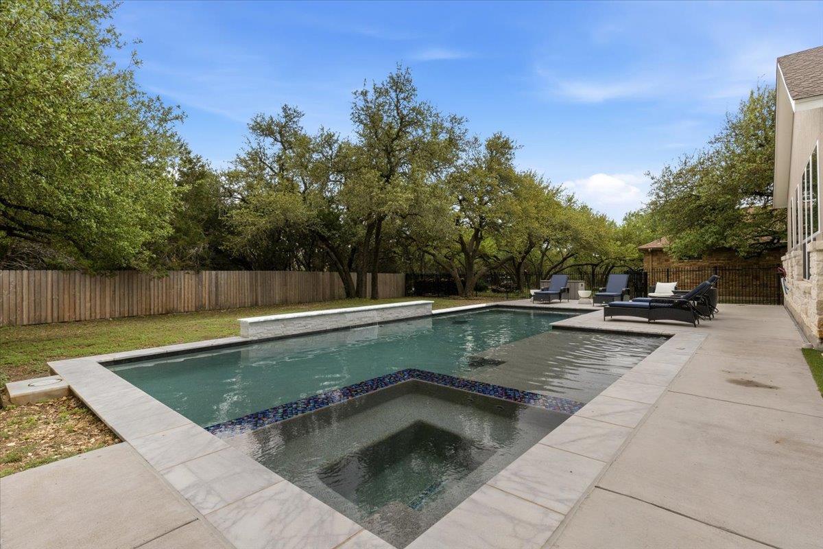 101 Onion Creek LN