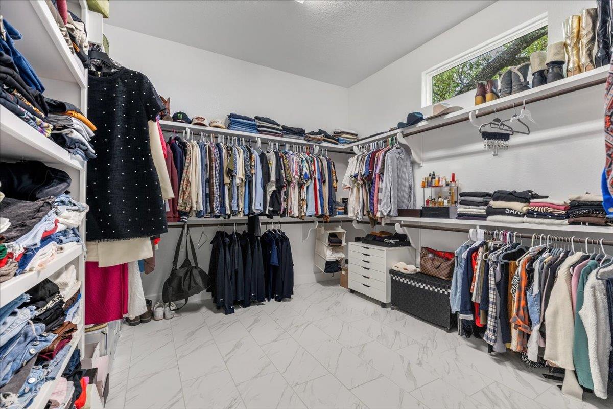 101 Onion Creek LN