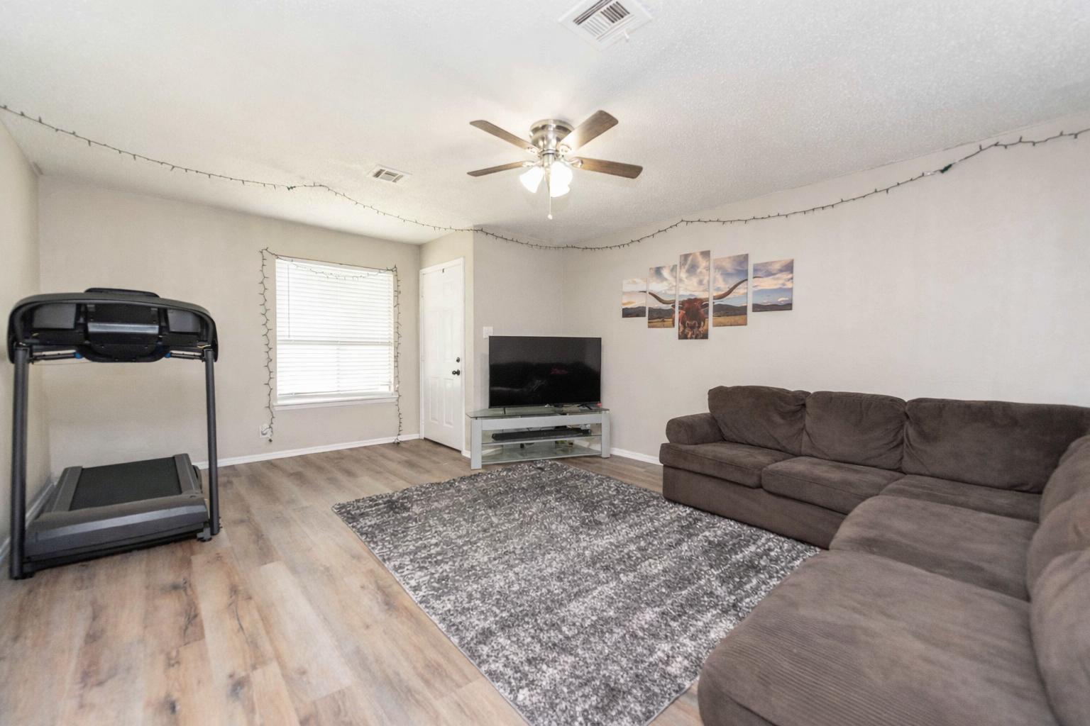 2214 Saulsbury DR