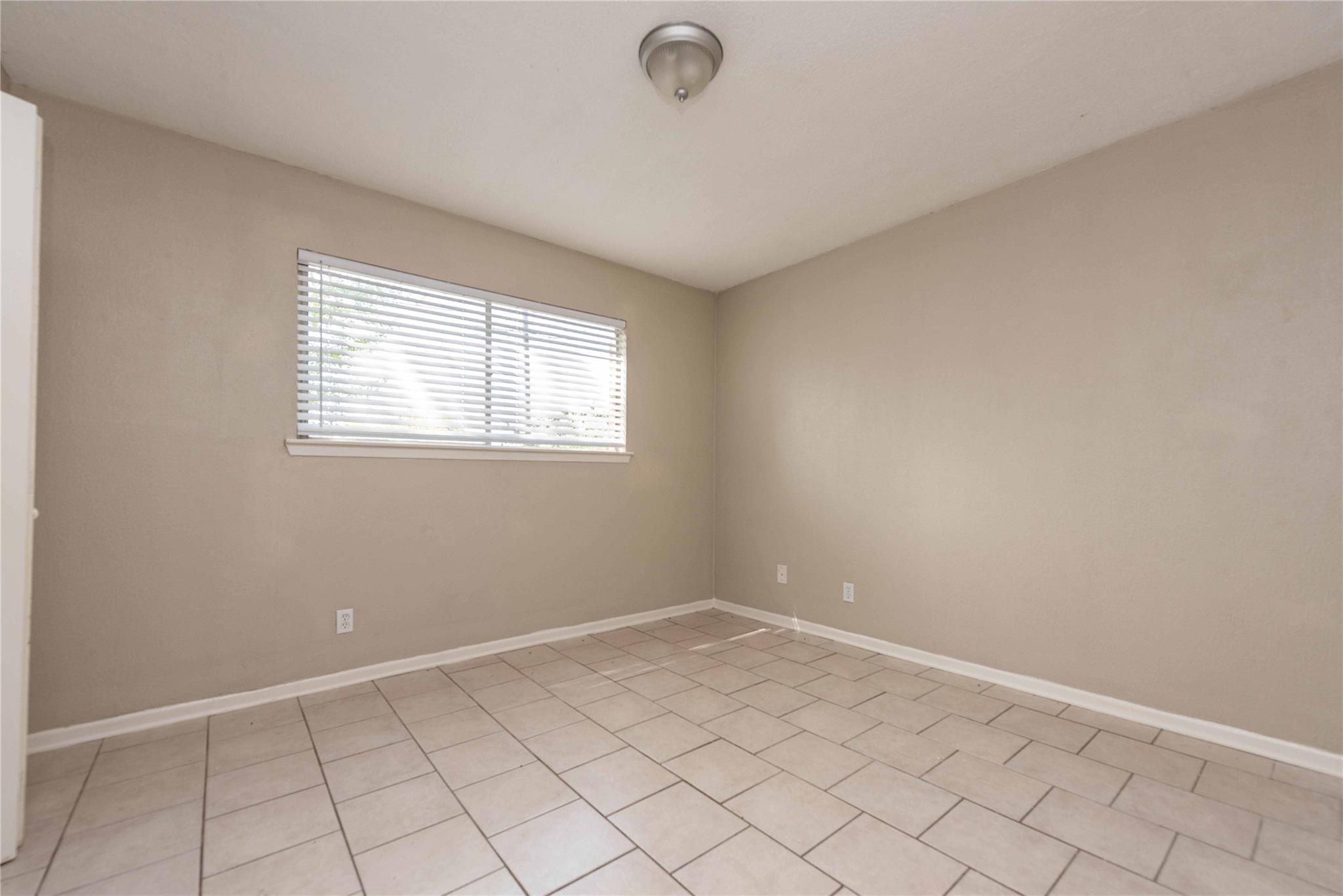 2214 Saulsbury DR