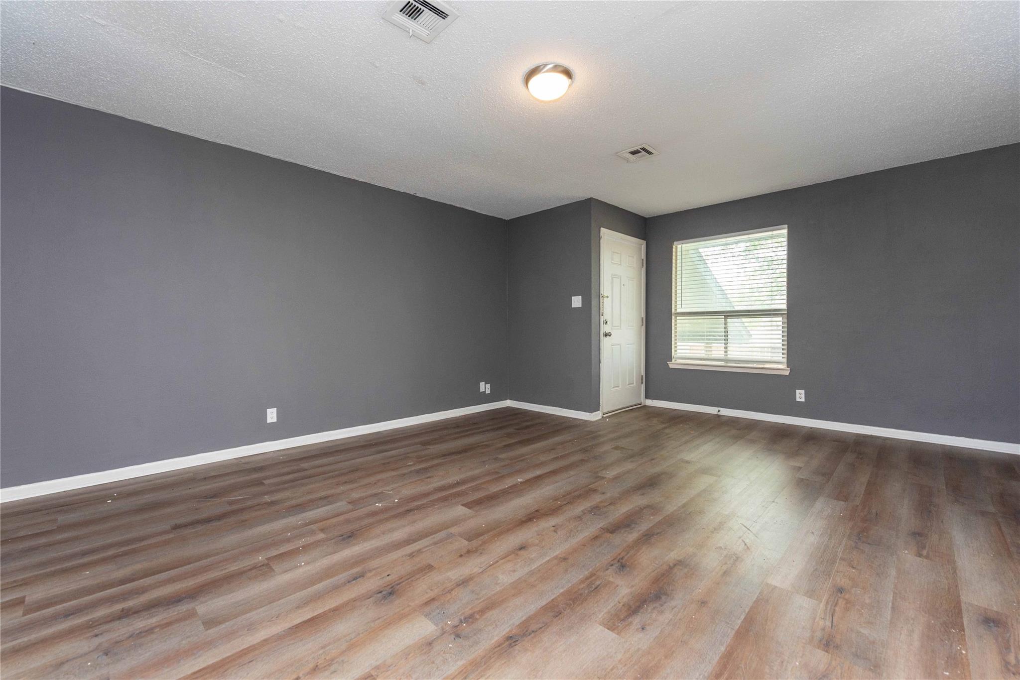 2214 Saulsbury DR
