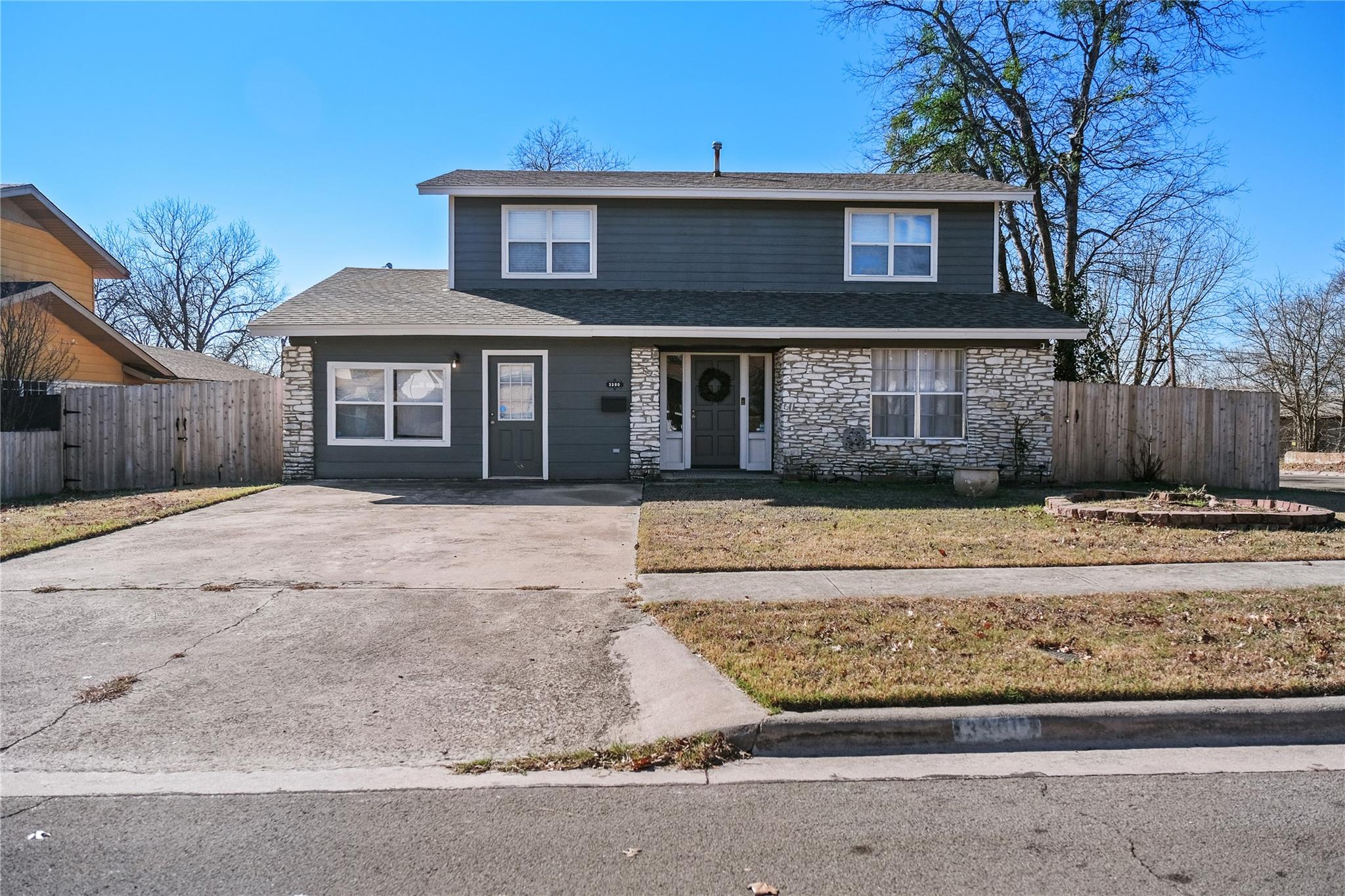 3300 Lake Inks Ave