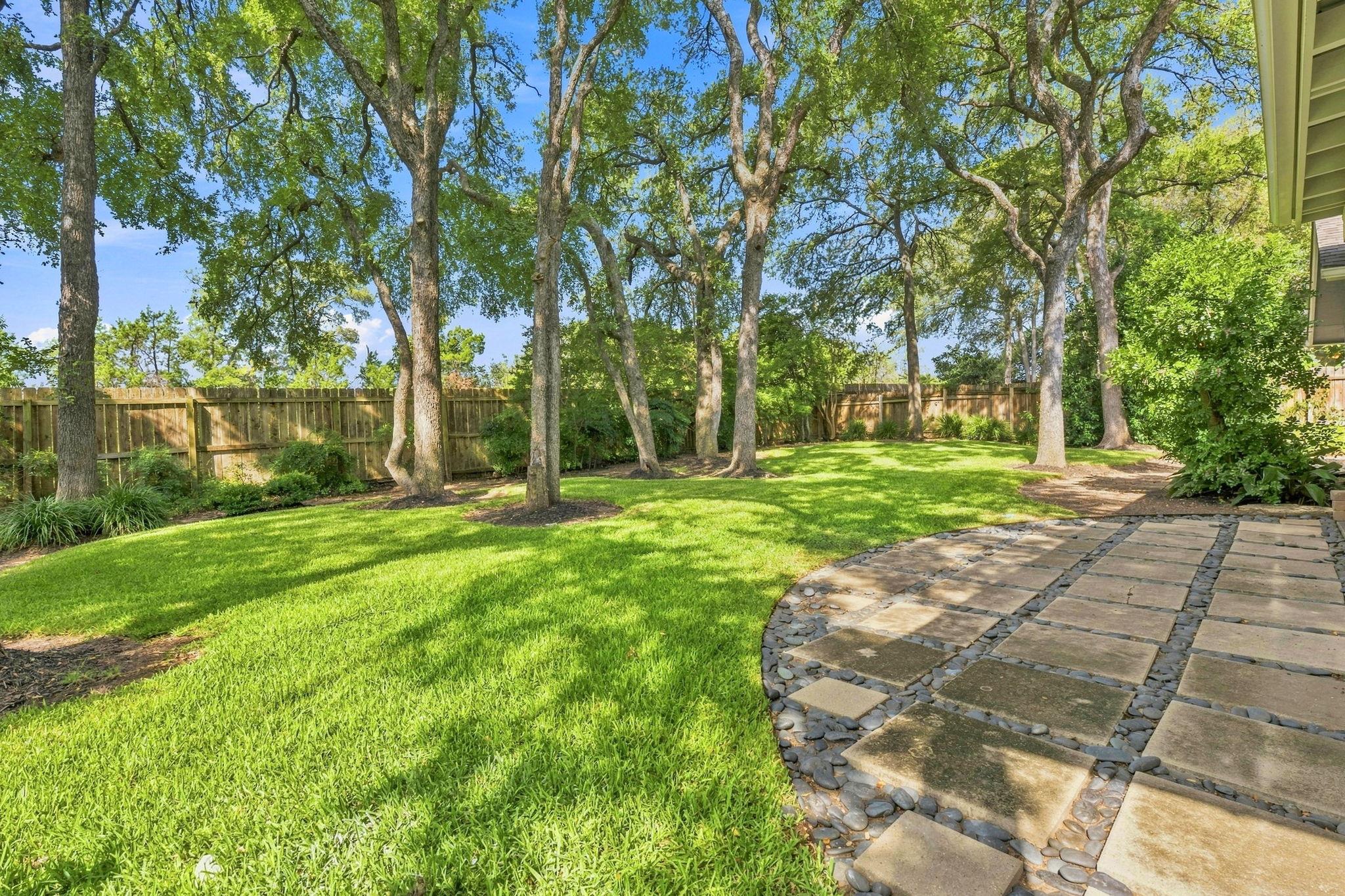 2114 Wychwood DR