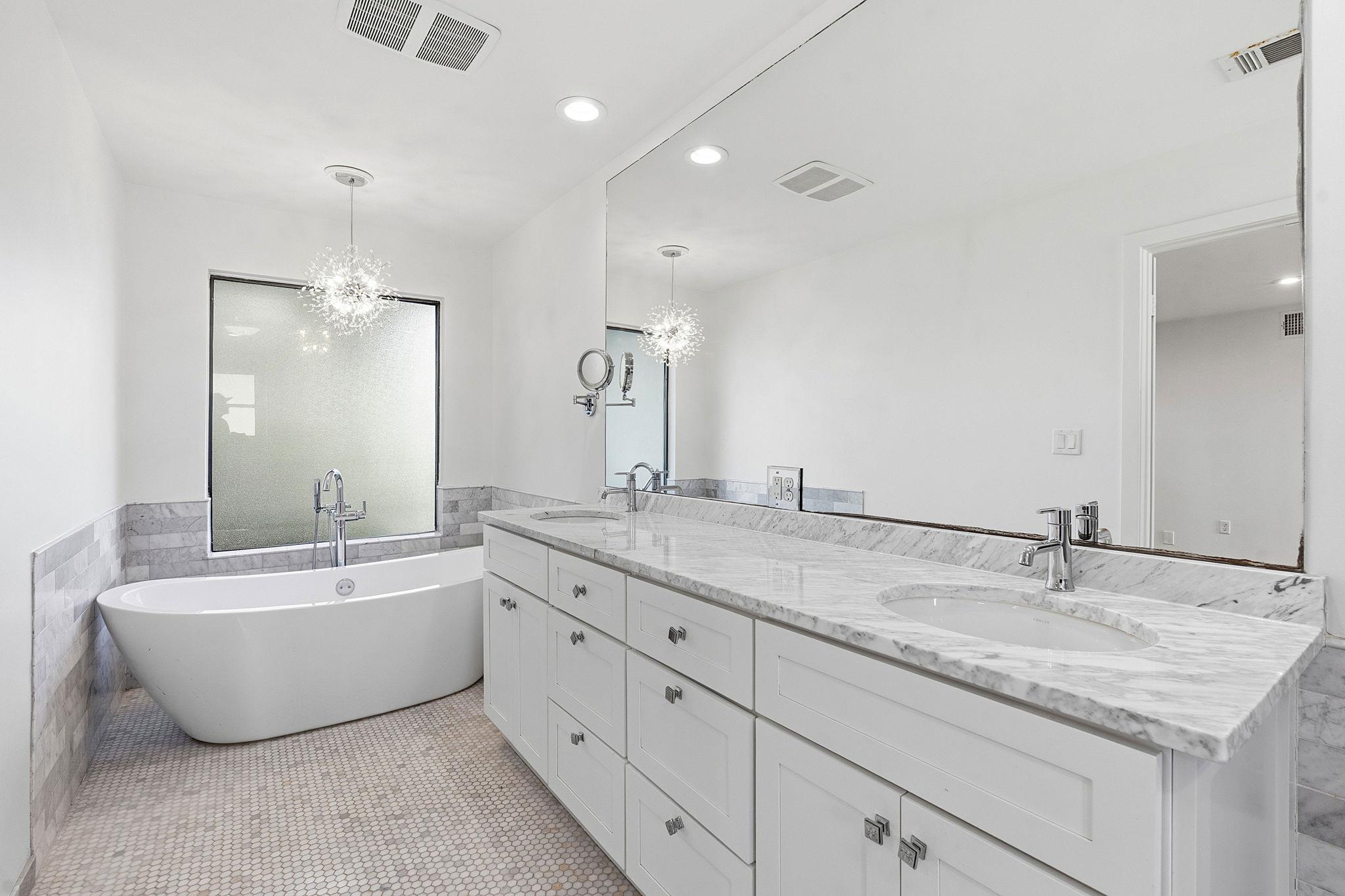 2114 Wychwood DR