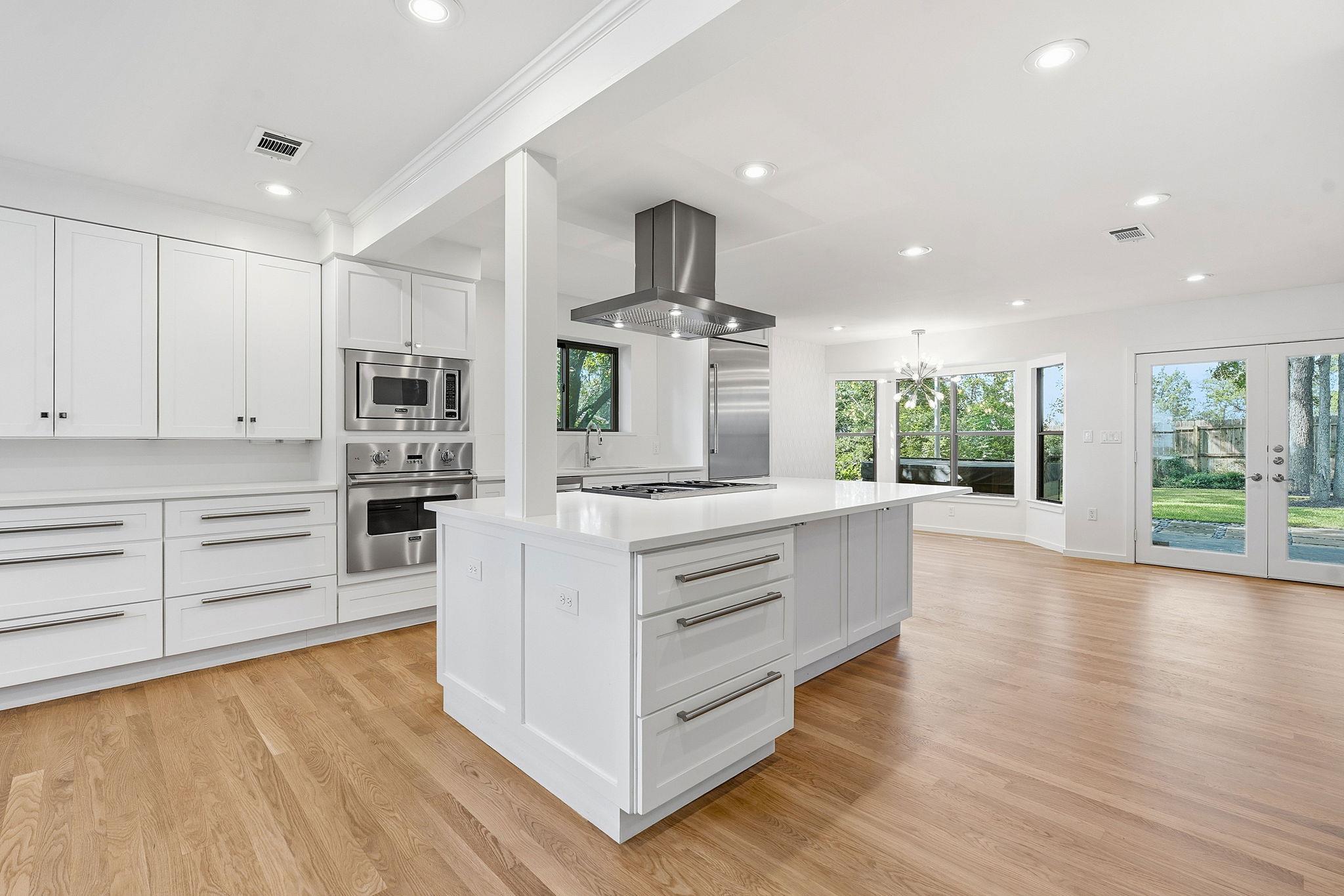 2114 Wychwood DR