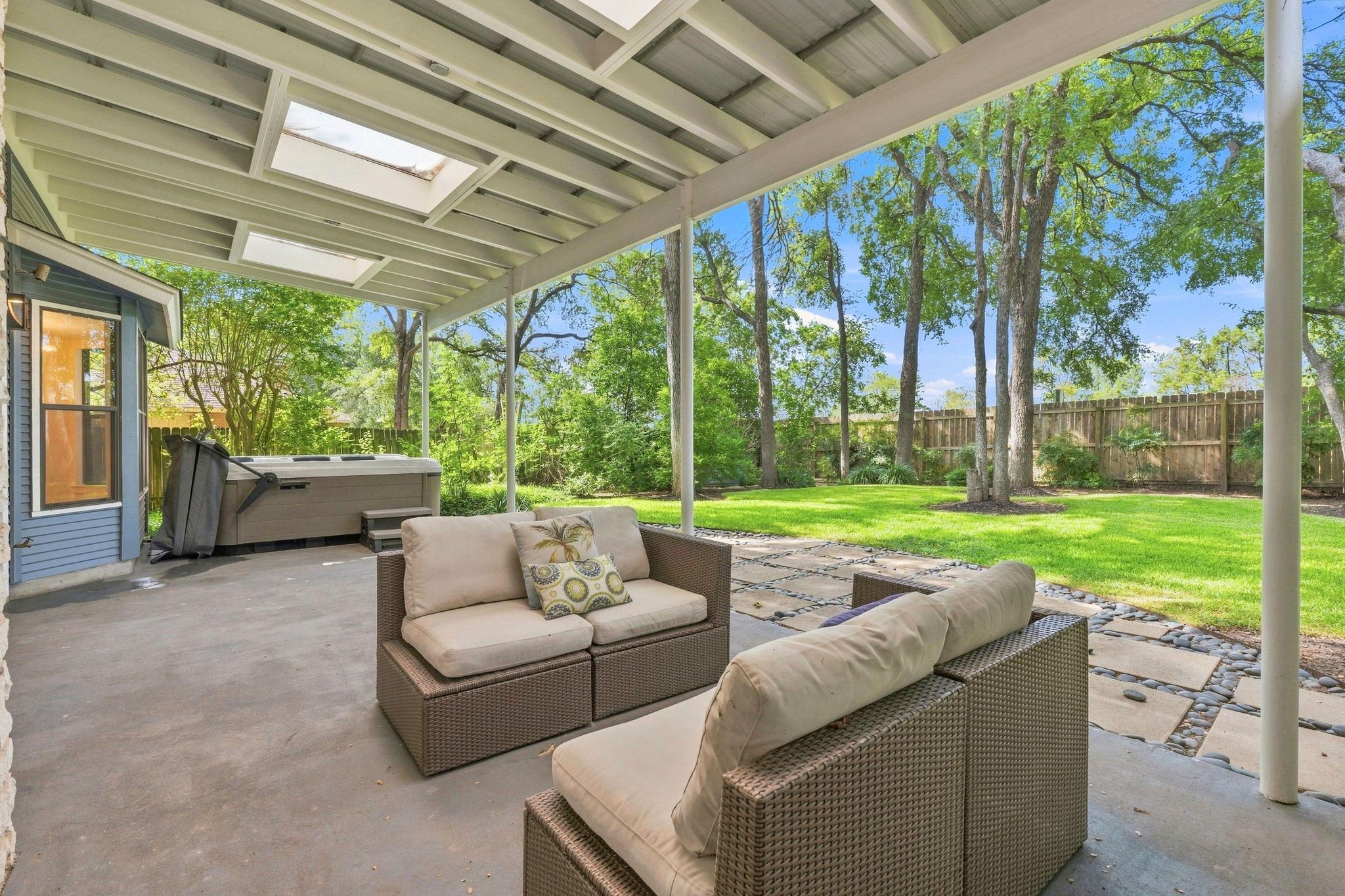 2114 Wychwood DR
