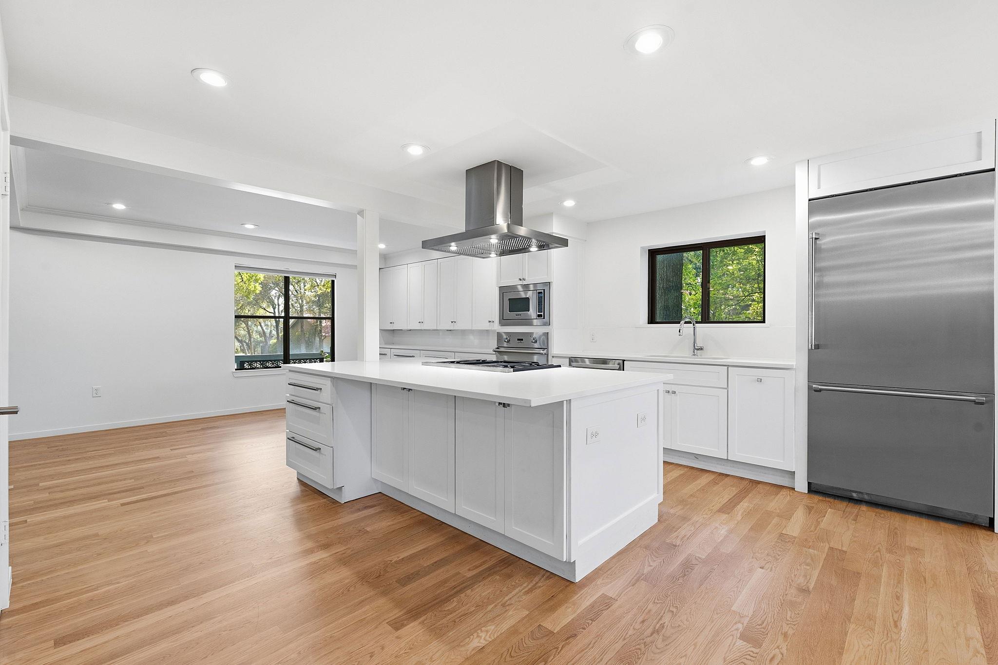 2114 Wychwood DR