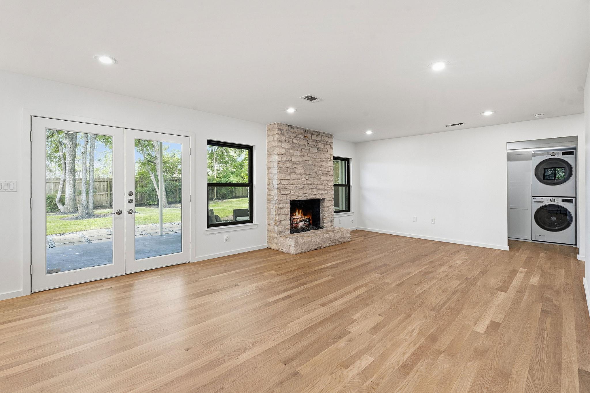 2114 Wychwood DR