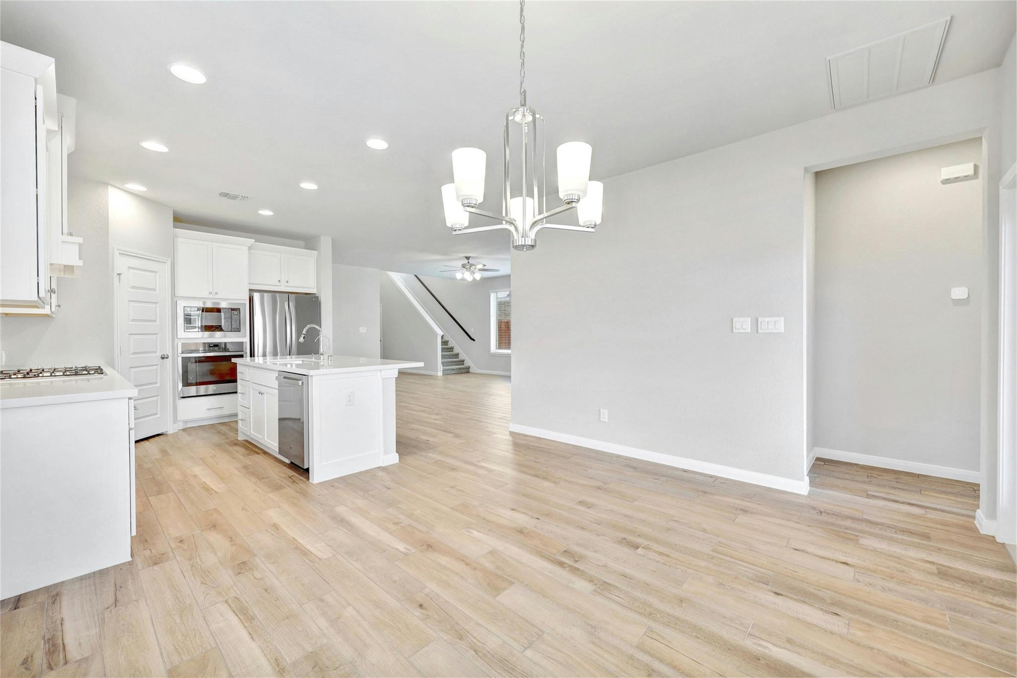 105 Danielson ST