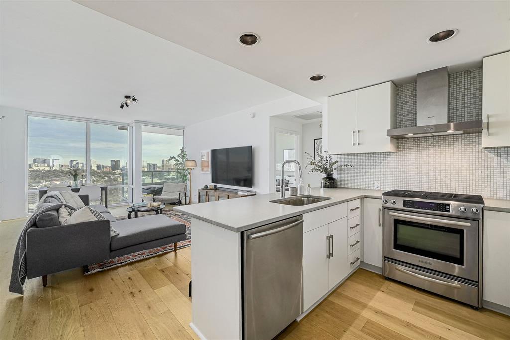300 Bowie ST # 2706