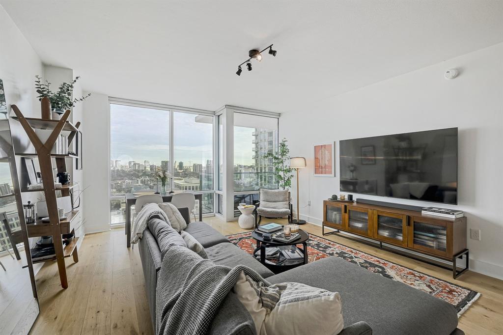 300 Bowie ST # 2706