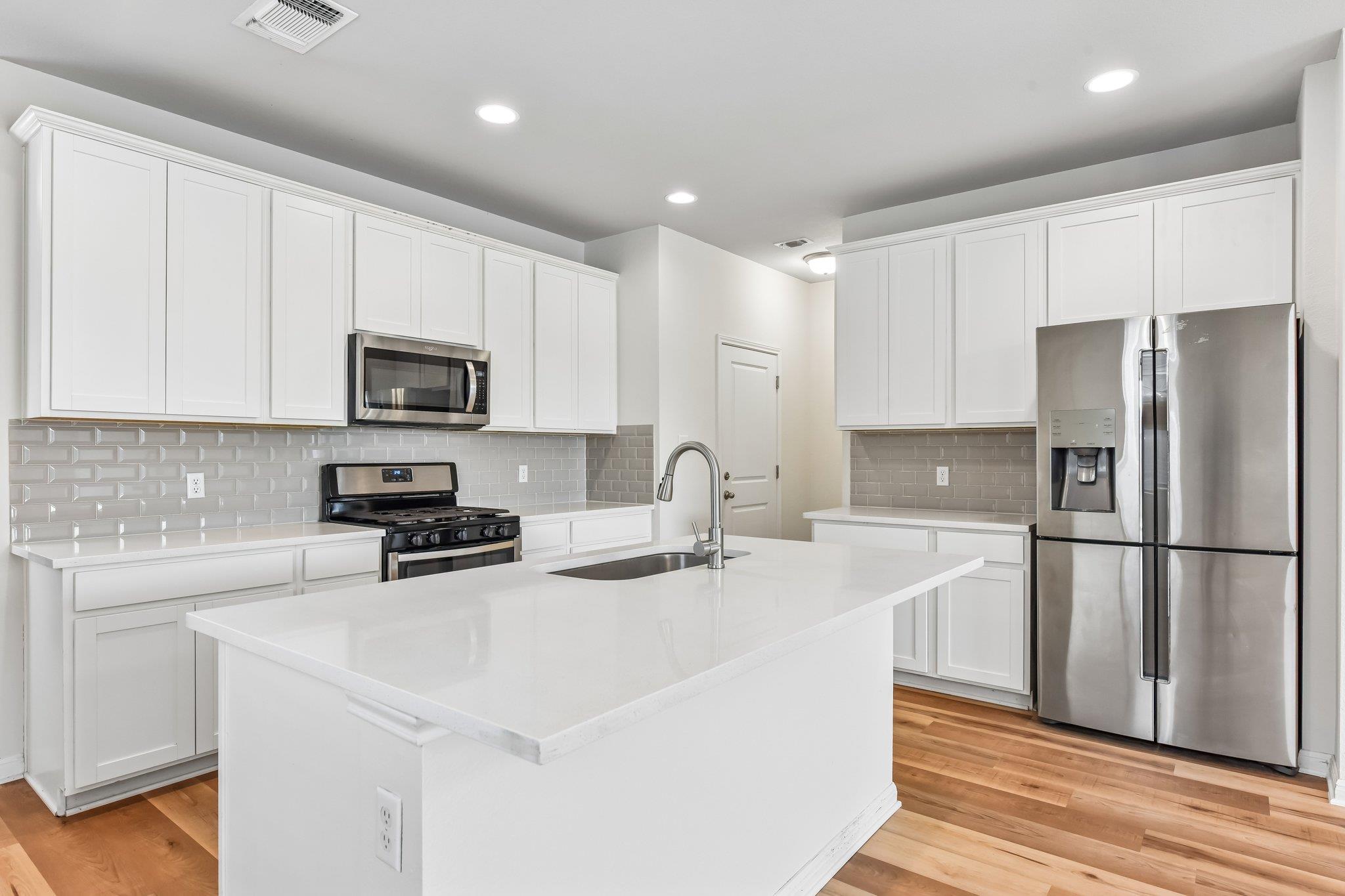 128 Lacey Oak LOOP