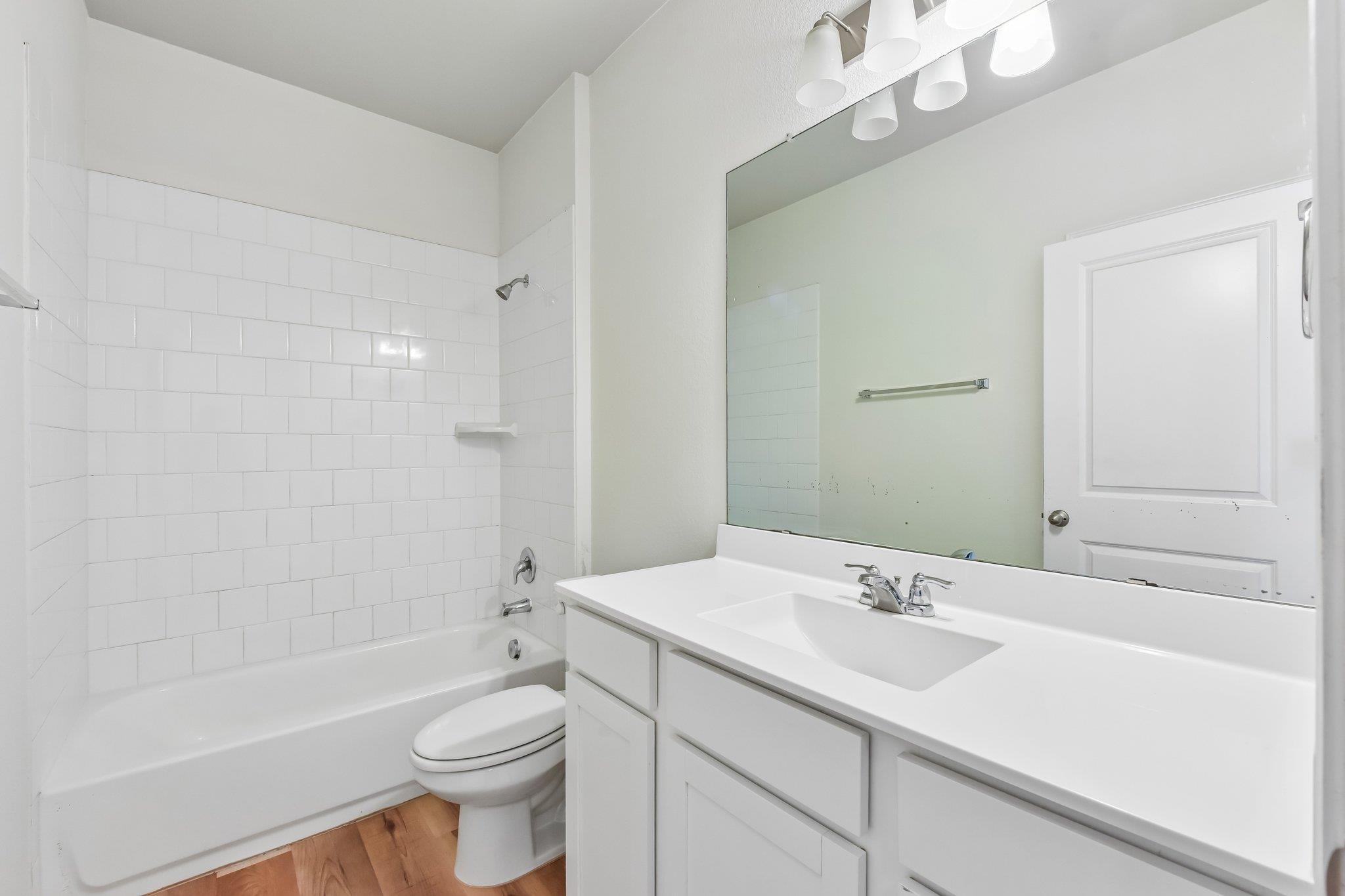 128 Lacey Oak LOOP