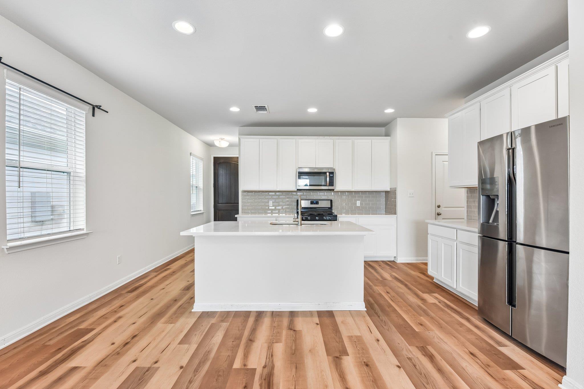 128 Lacey Oak LOOP
