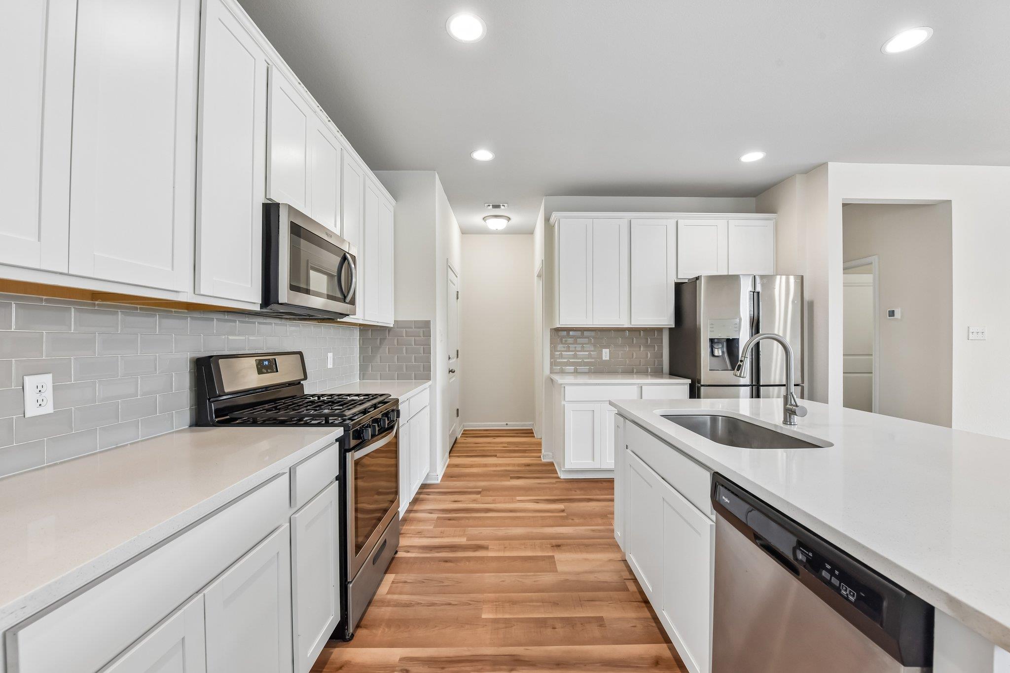 128 Lacey Oak LOOP