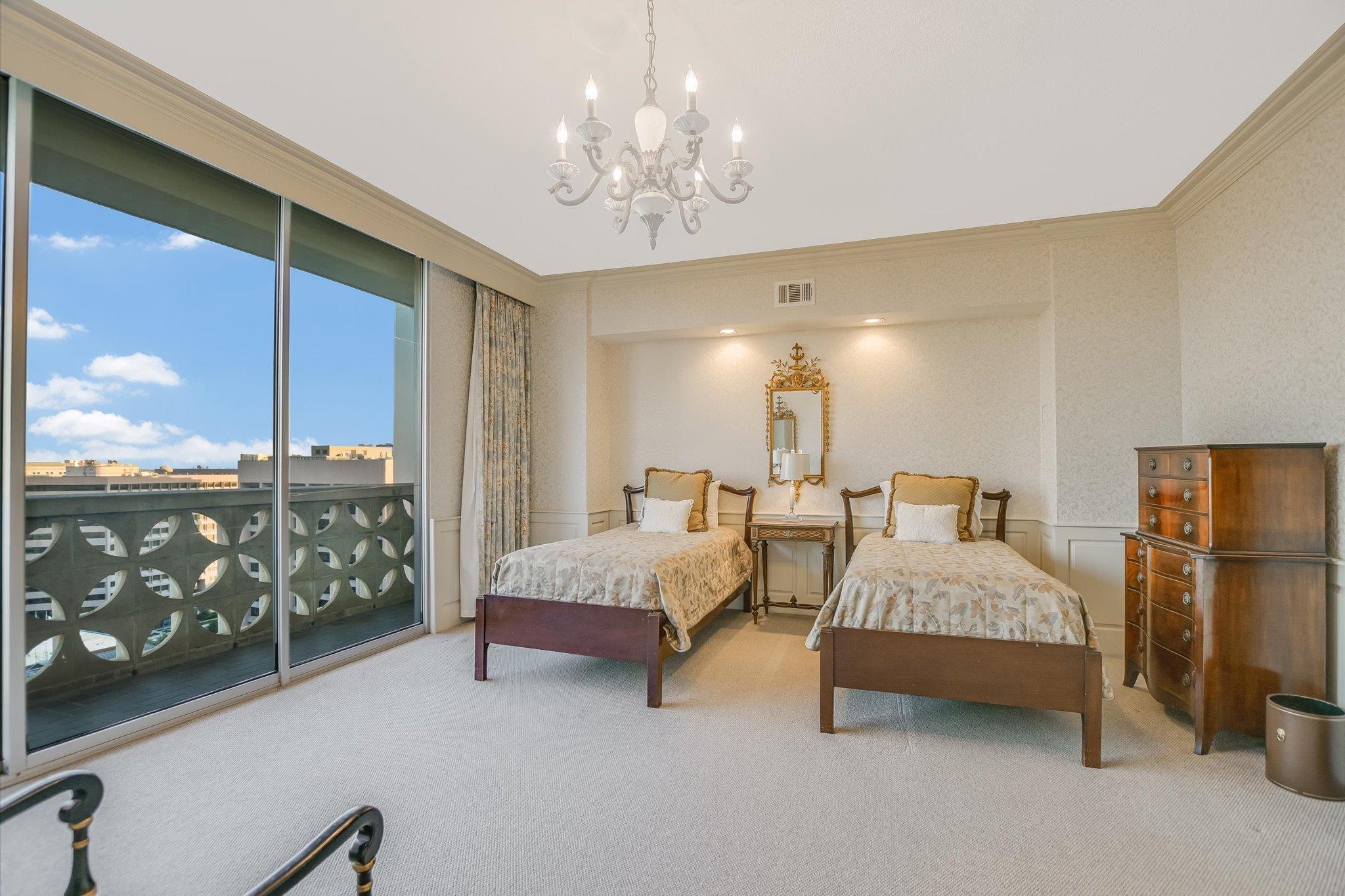 1801 Lavaca ST Unit: CDE