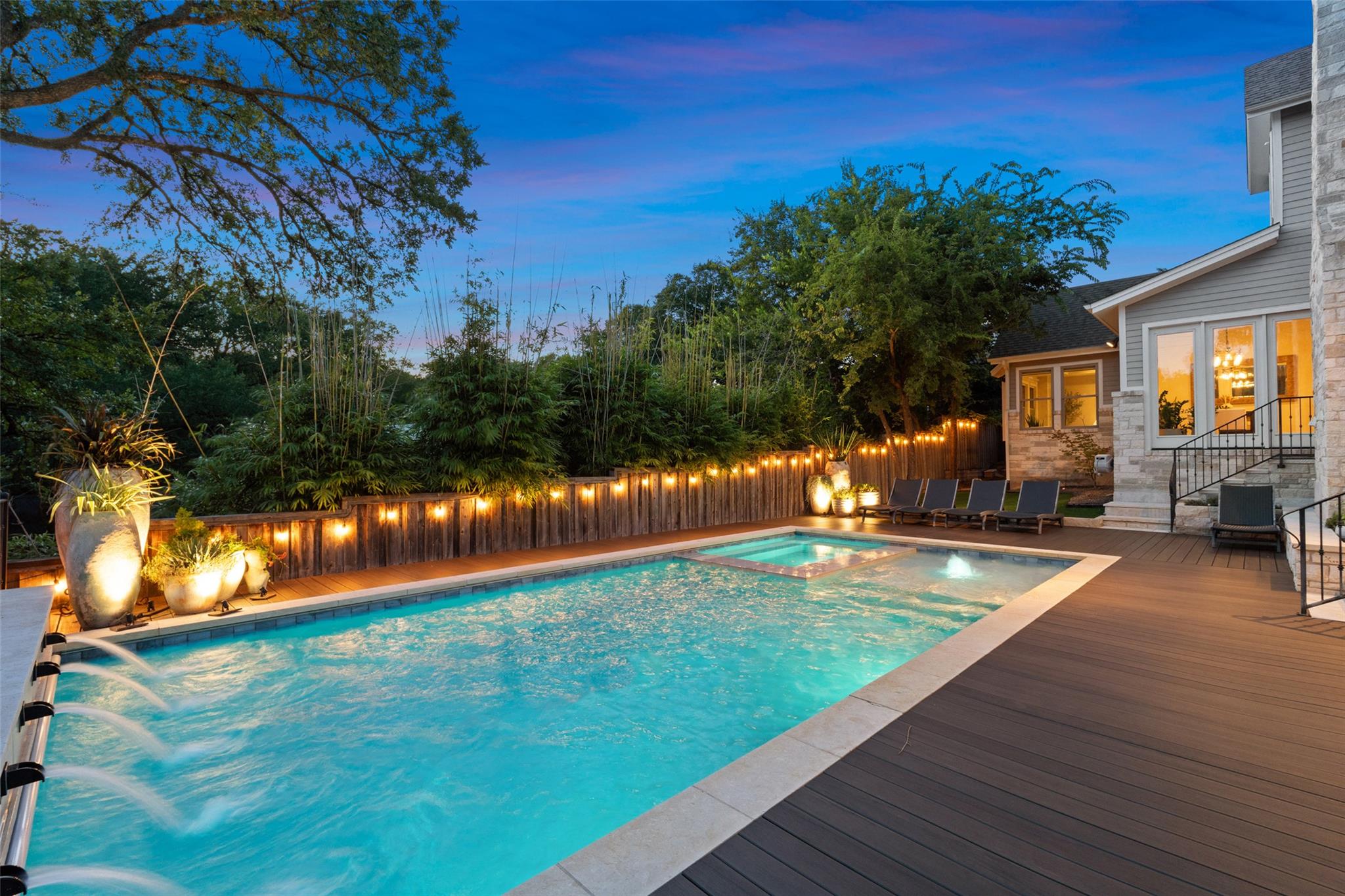 1002 Meriden LN
