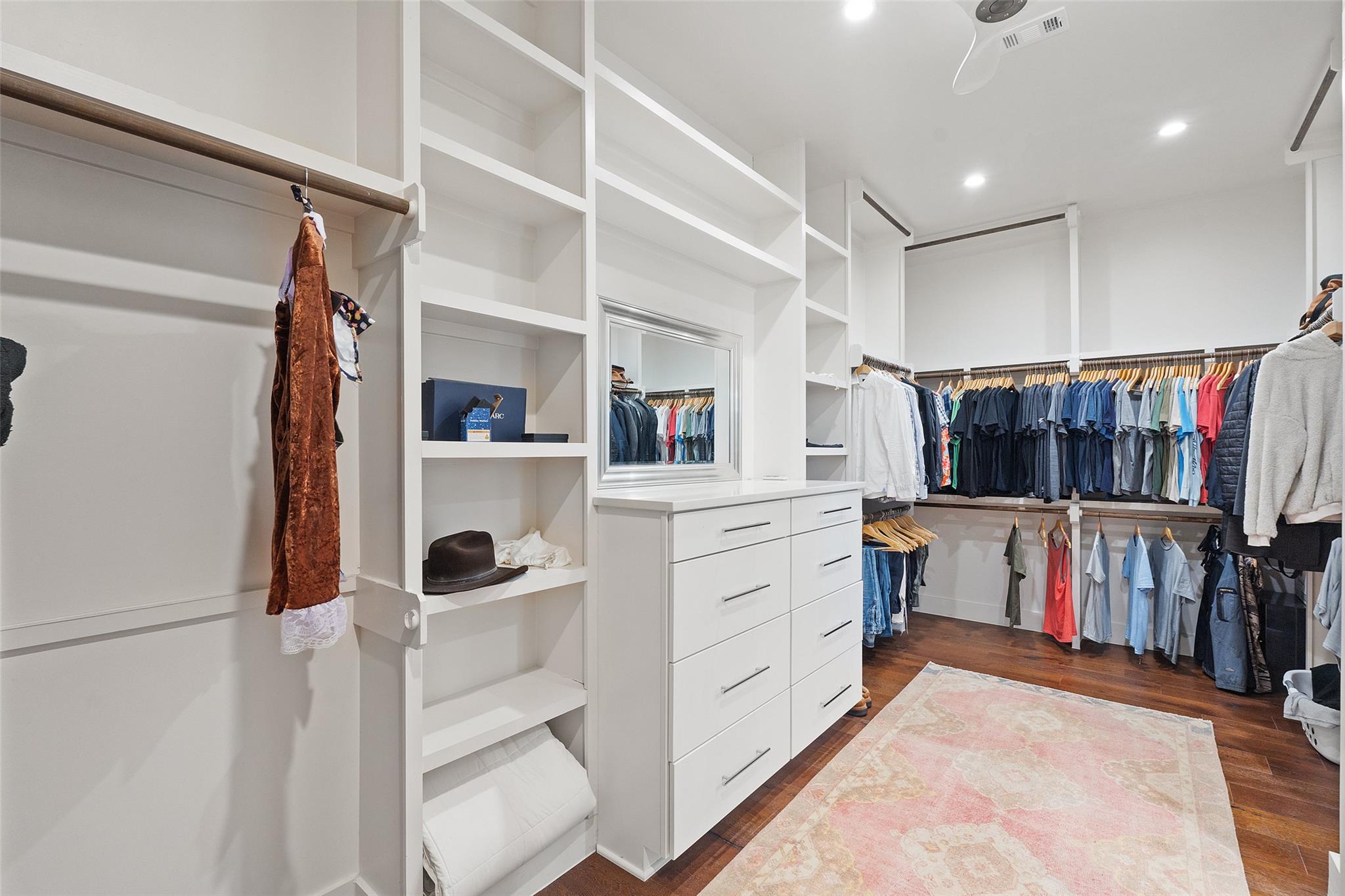 1002 Meriden LN
