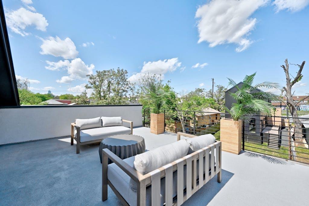2510 E 4th ST # 2