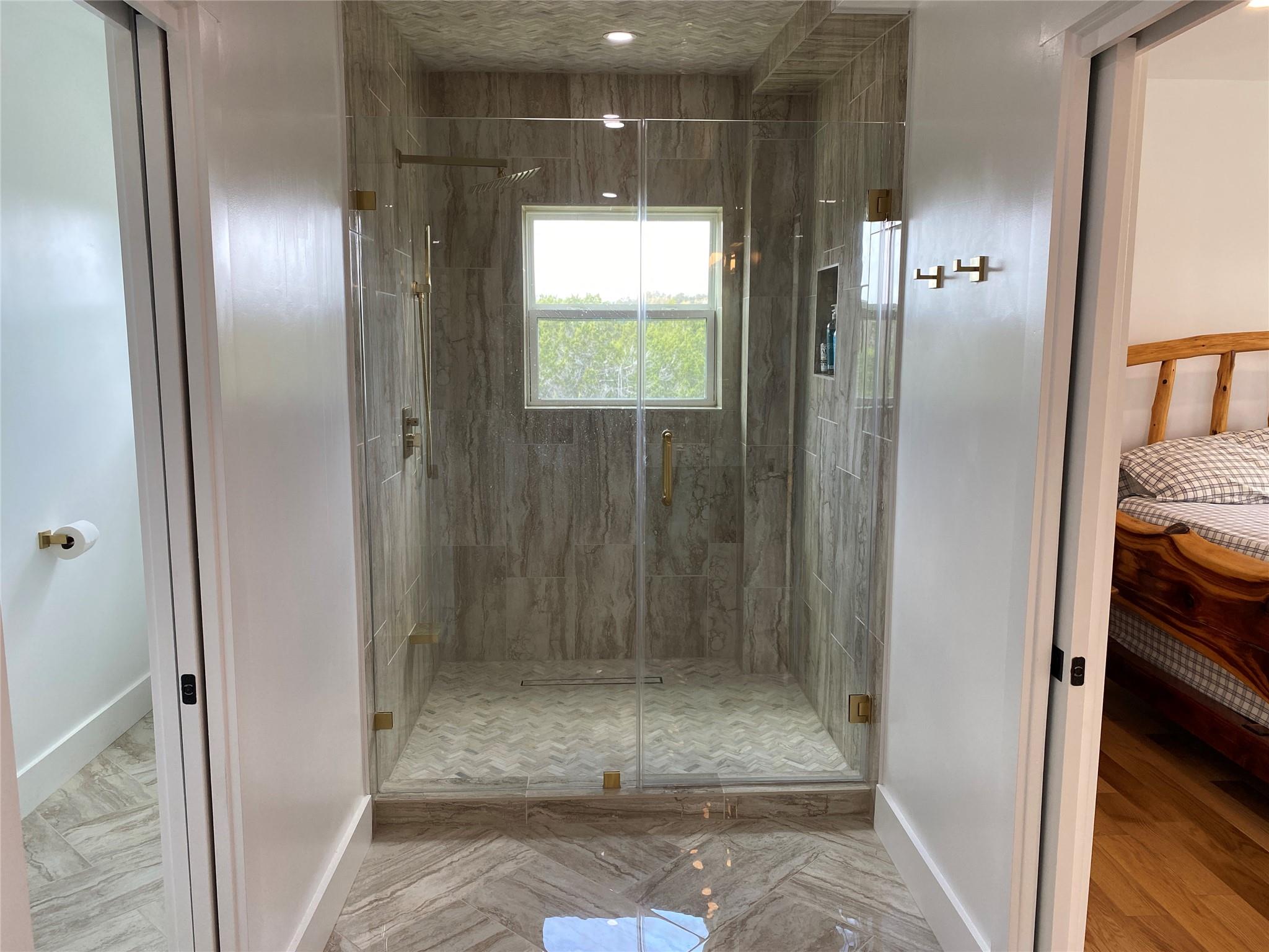 31 HEATHROW LN