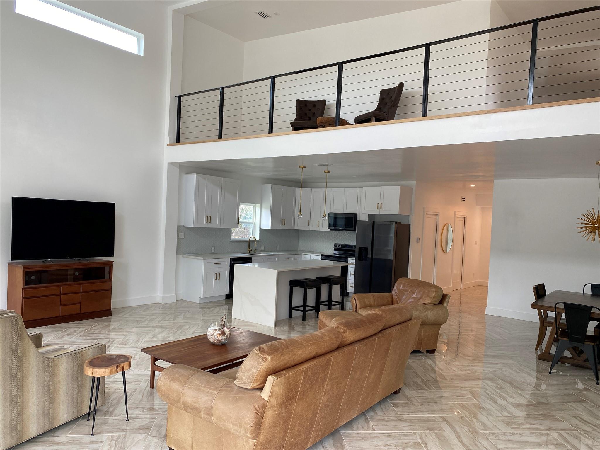 31 HEATHROW LN