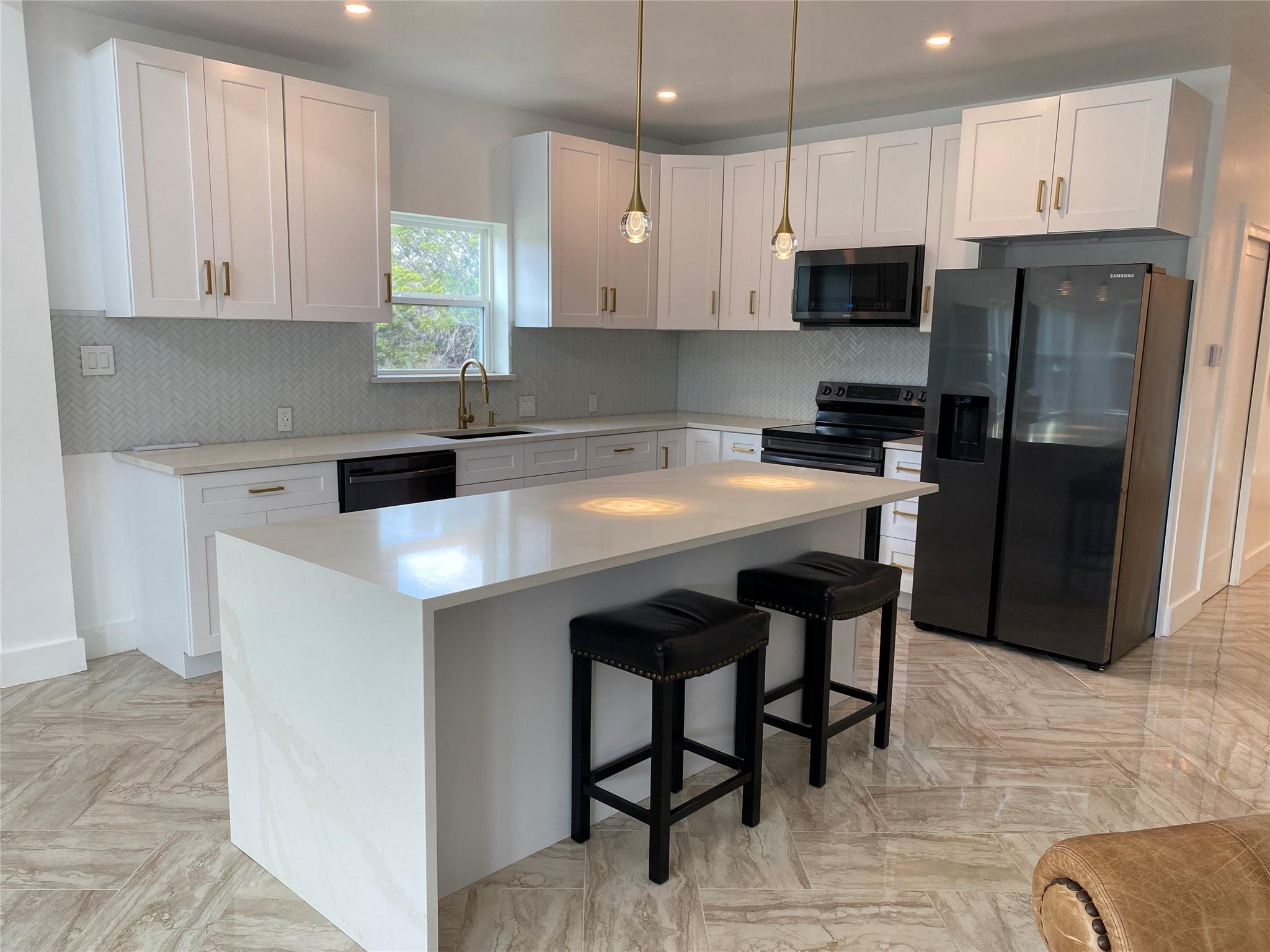 31 HEATHROW LN