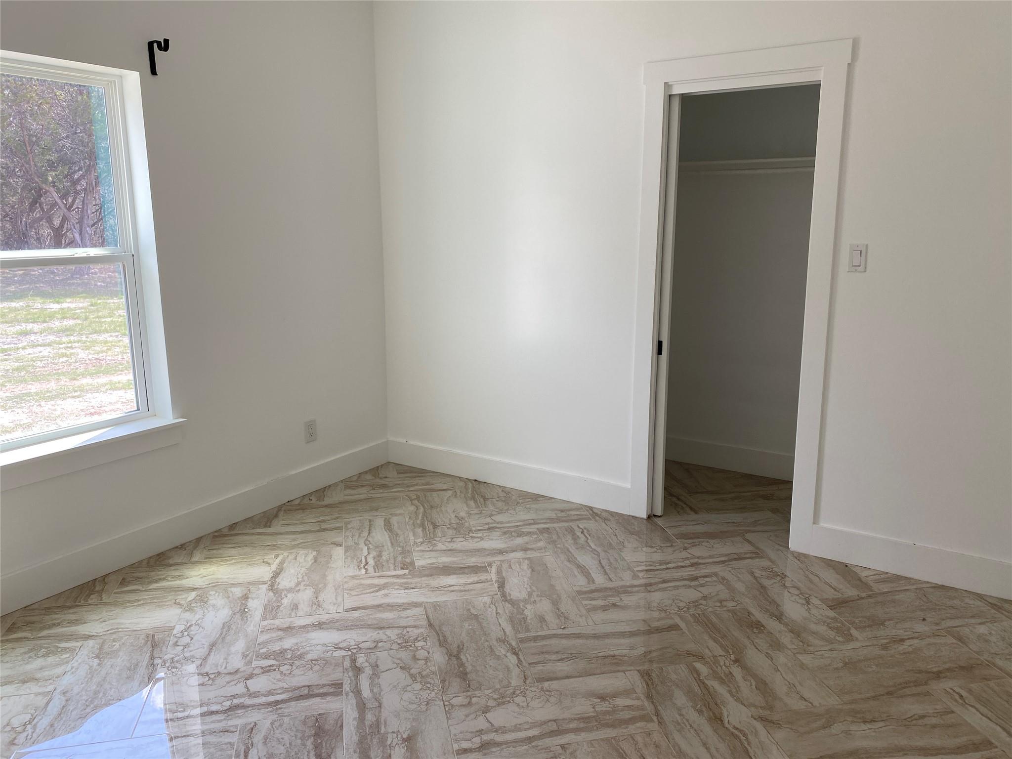 31 HEATHROW LN