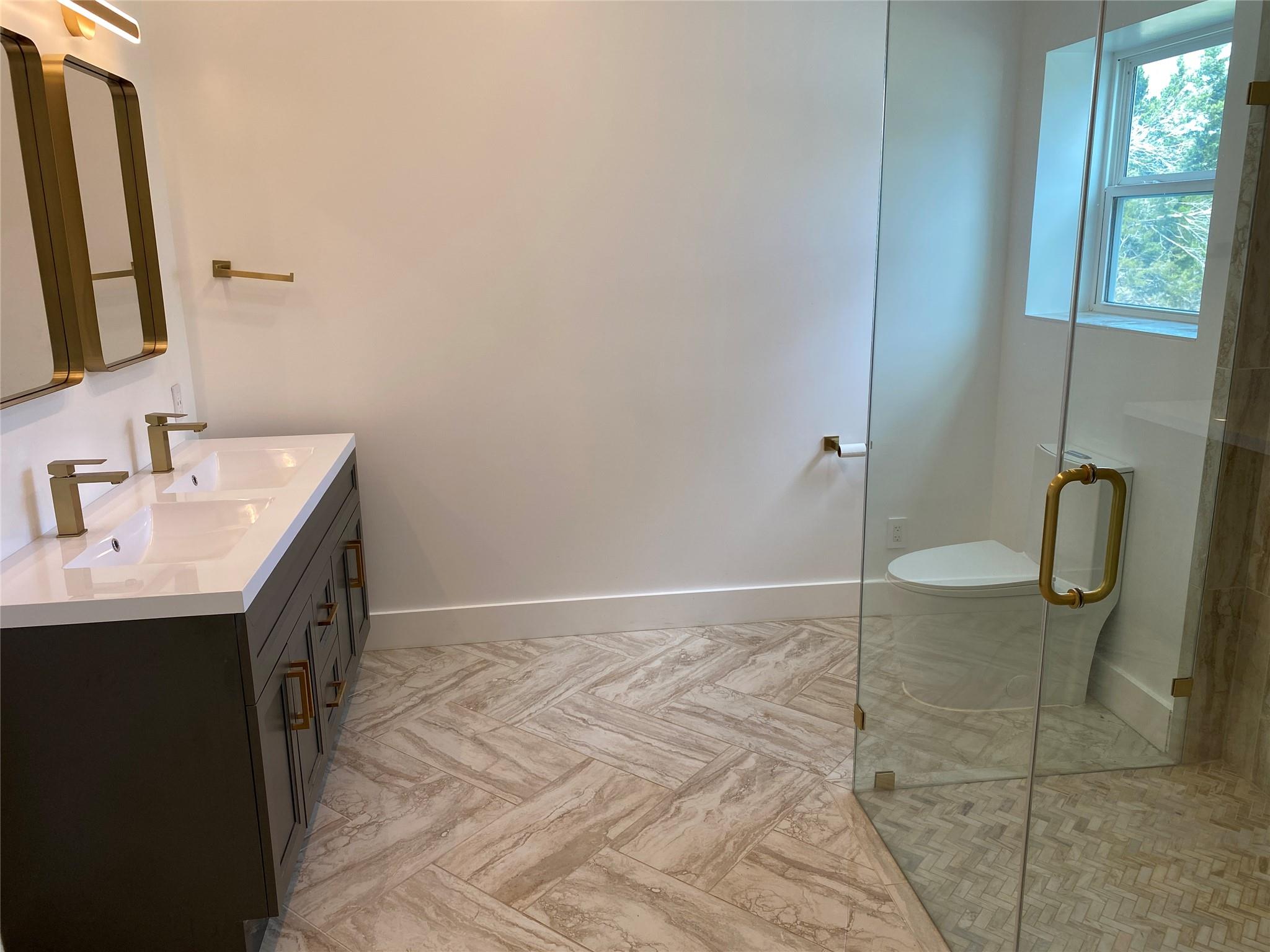 31 HEATHROW LN