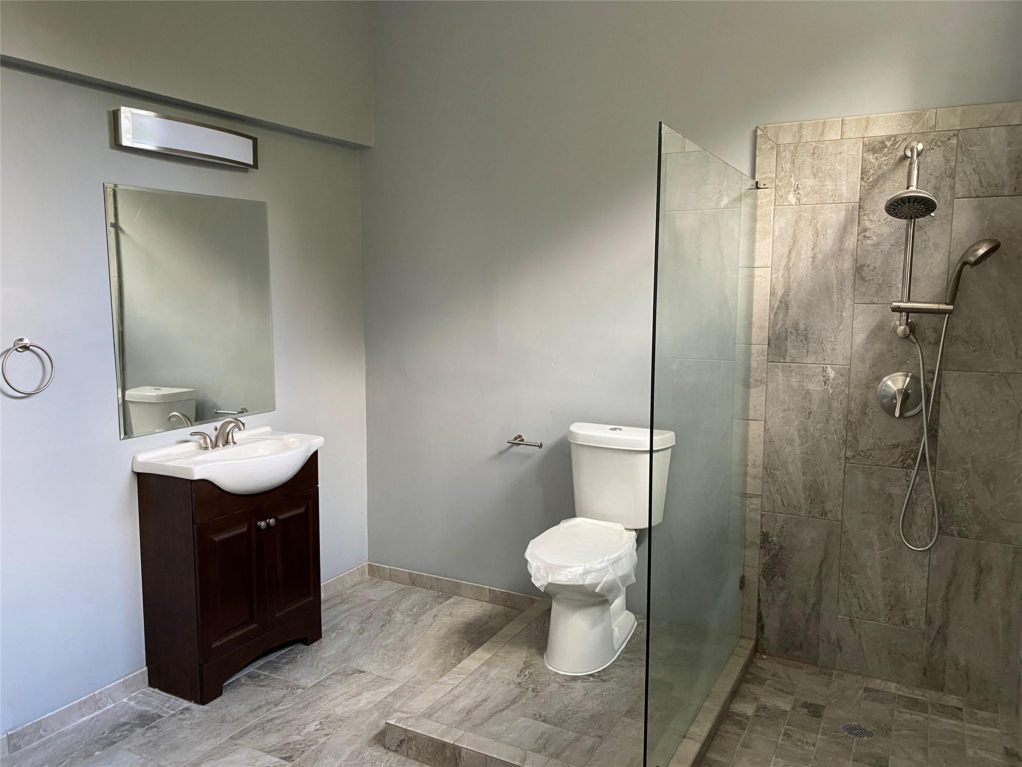 31 HEATHROW LN