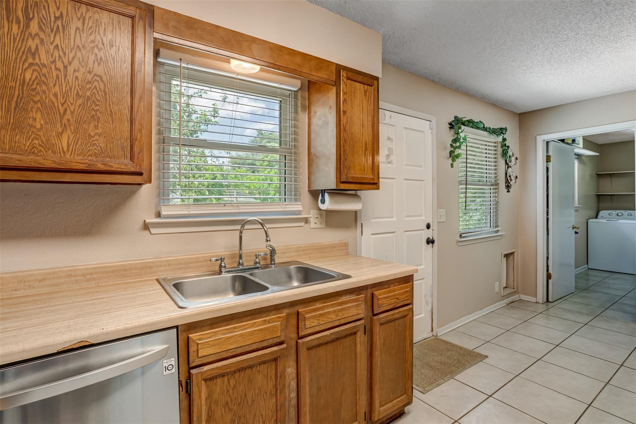 1113 Ash DR